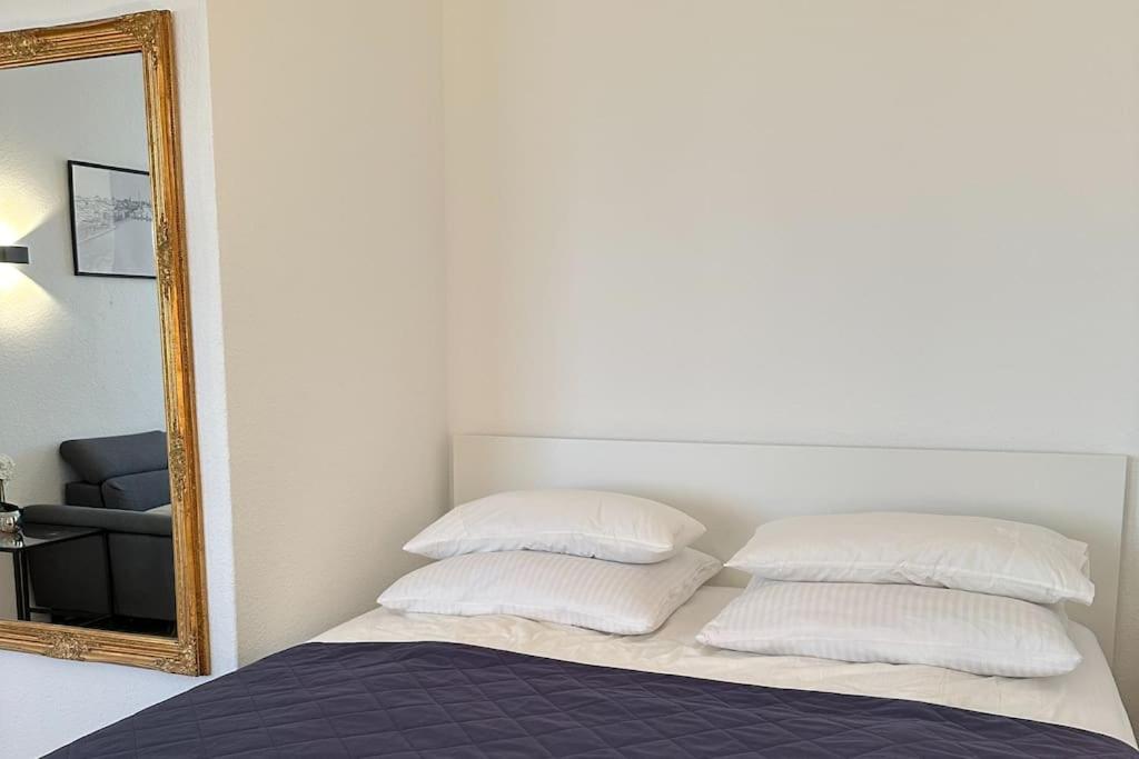 One-Bedroom Apartment photo 3