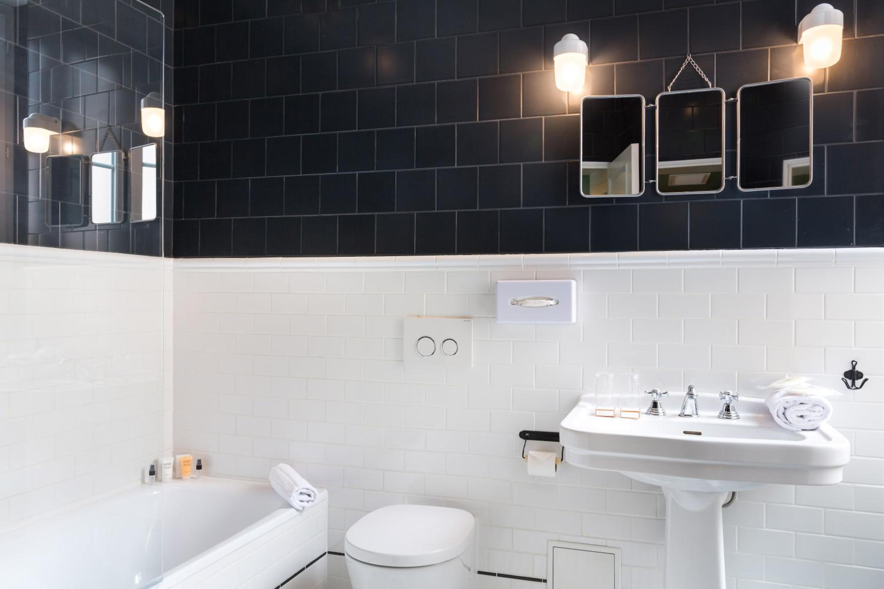 Double Room thumbnail 5