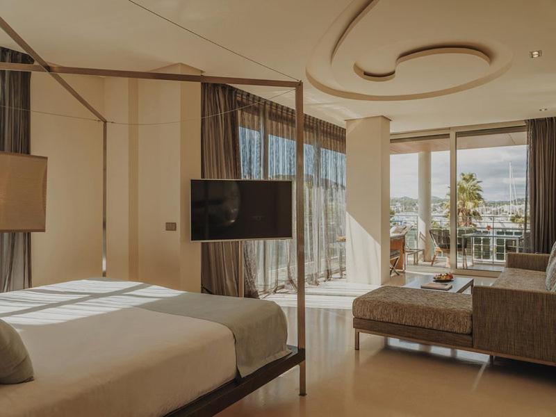 Corner Suite with Large Terrace & SPA access  - Photo 1