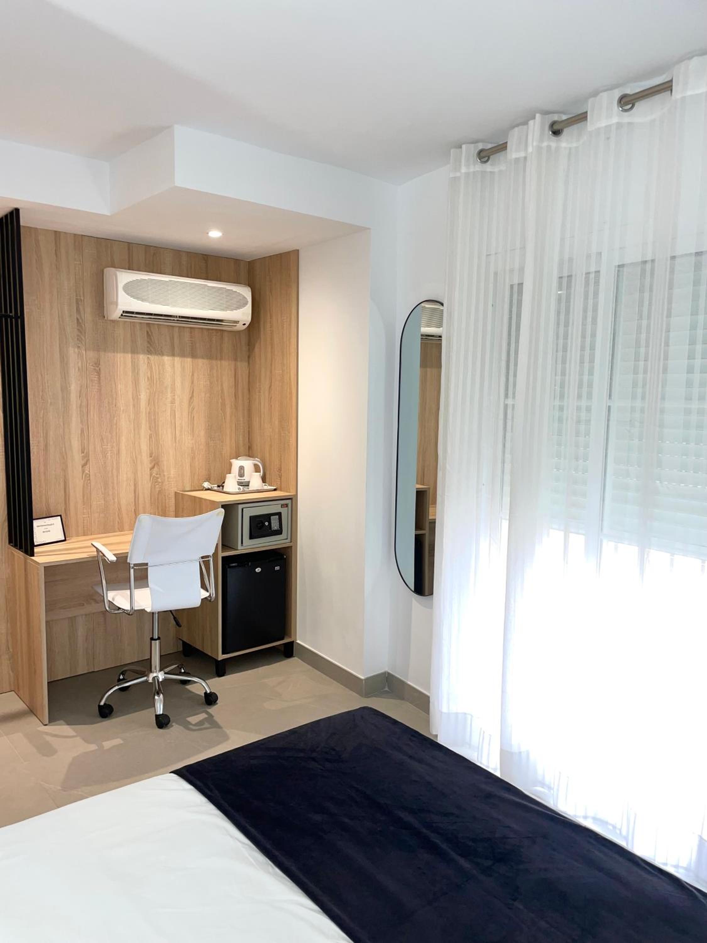Double Room - Photo 12