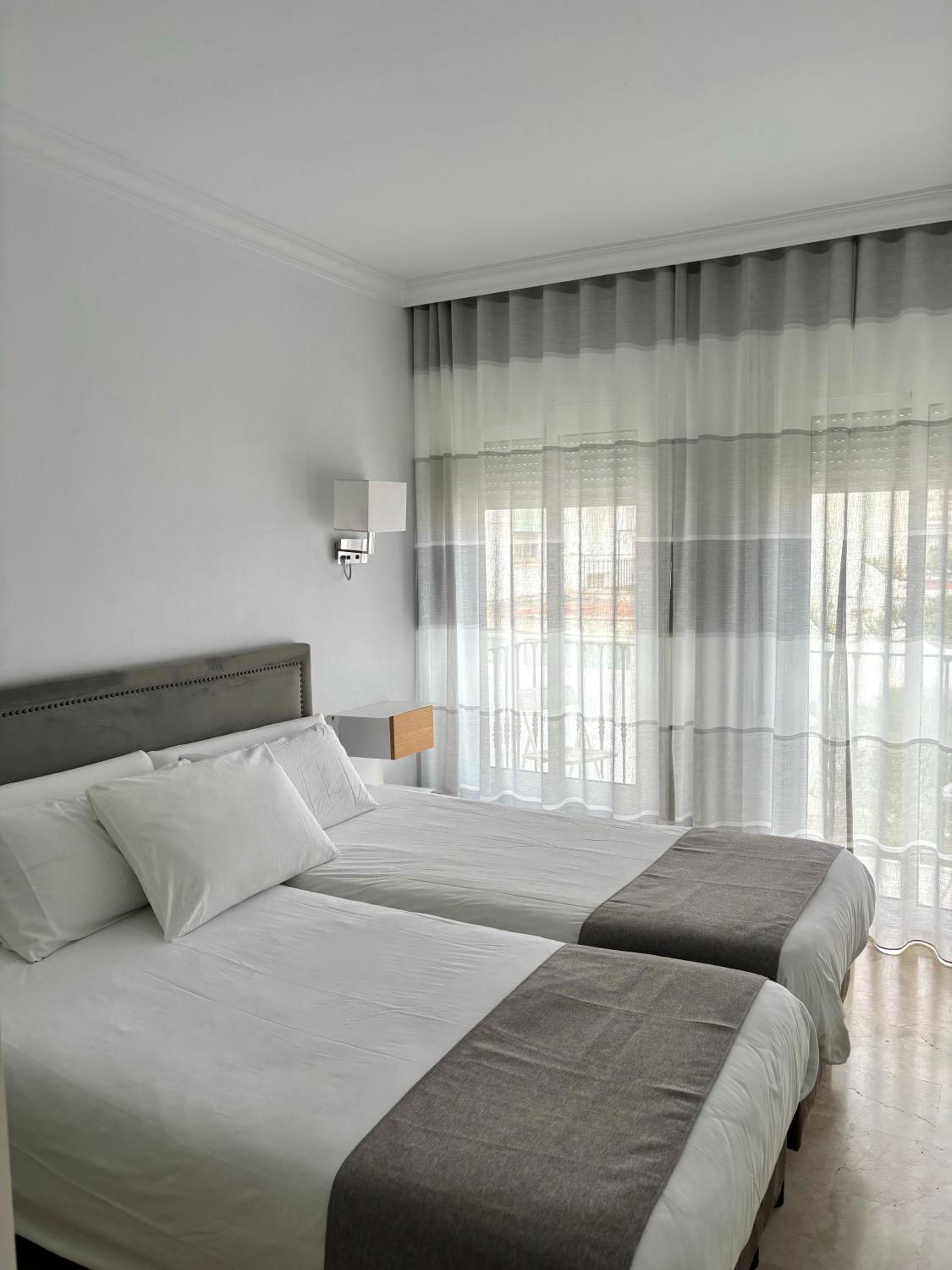 Double Room - Photo 2