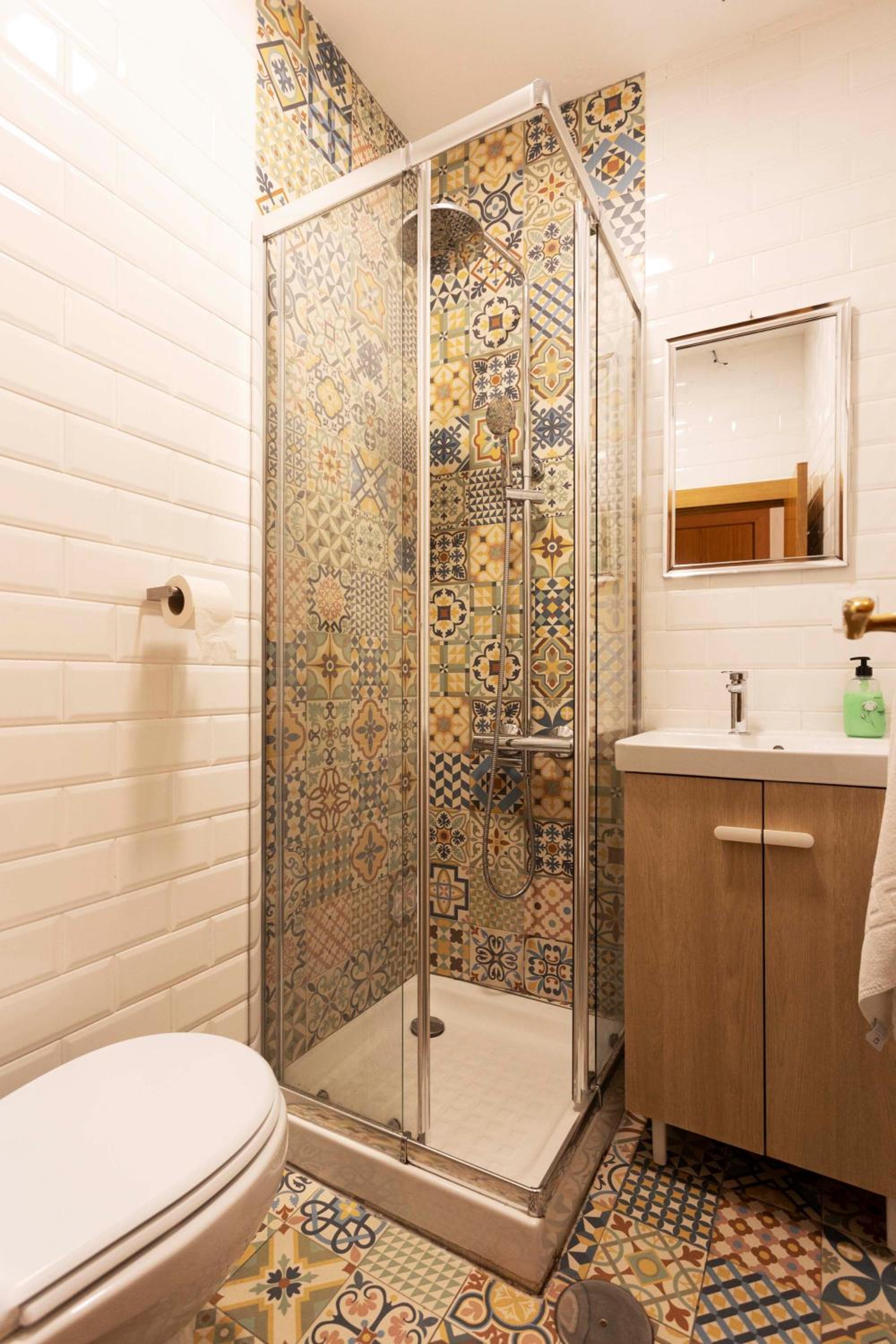 Quadruple Room with Private Bathroom - Photo 5