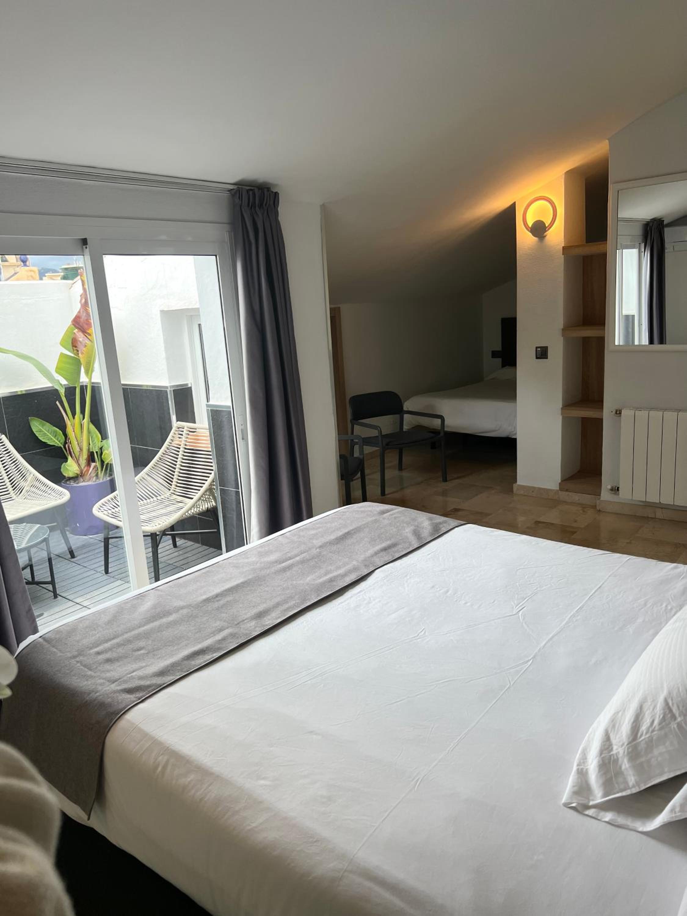 Quadruple Room - Photo 9