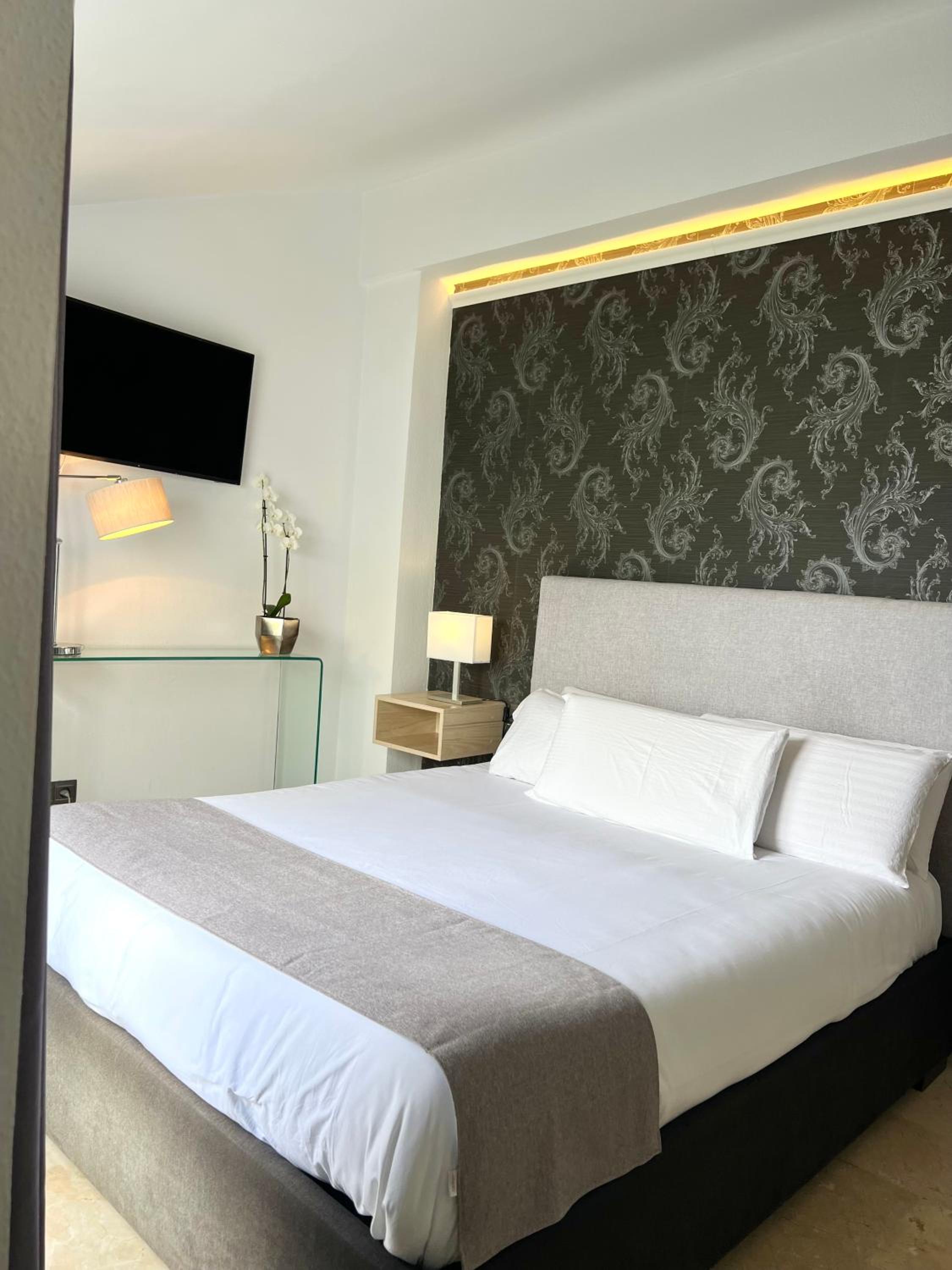 Double Room - Photo 7