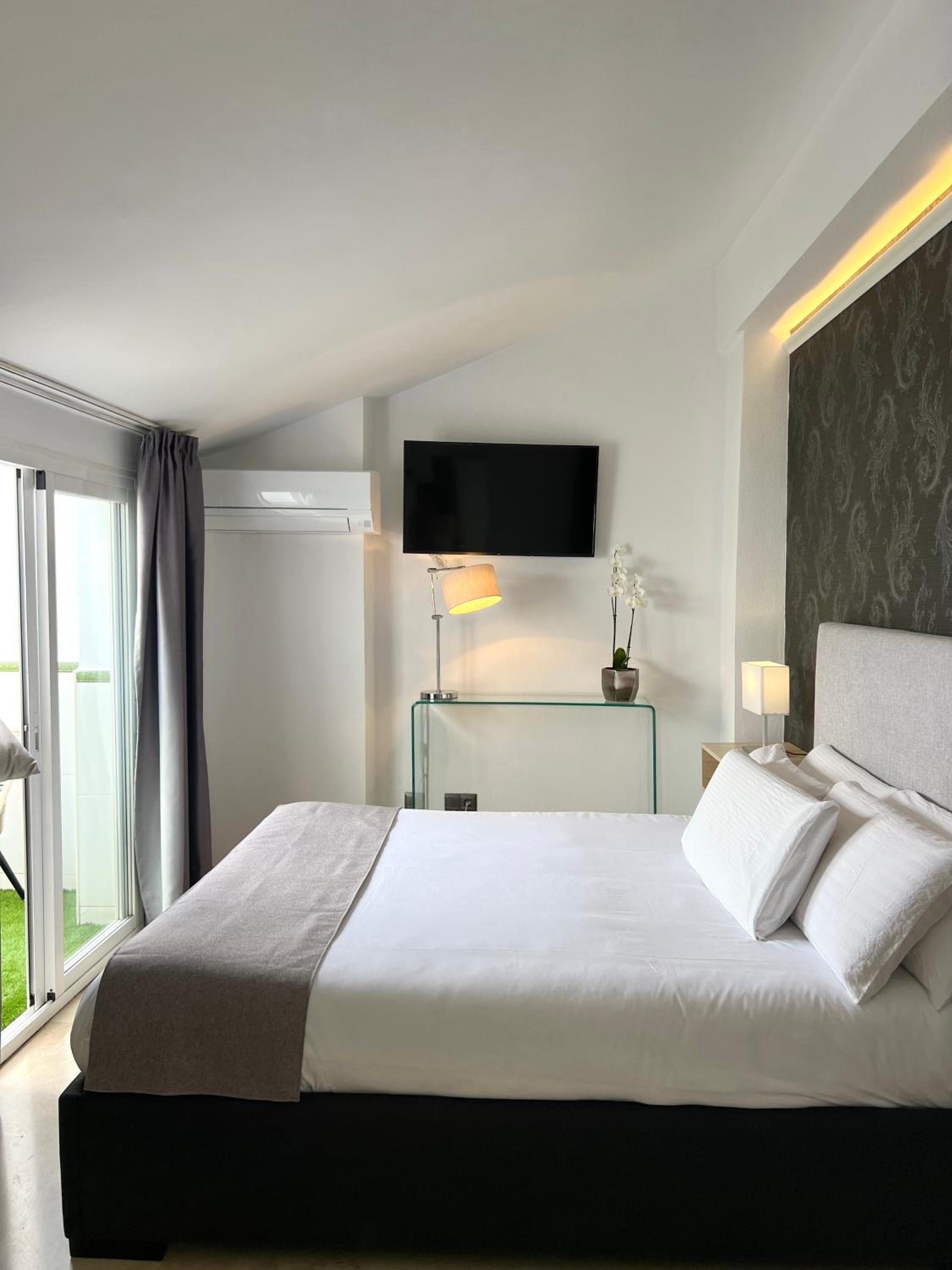 Quadruple Room - Photo 12