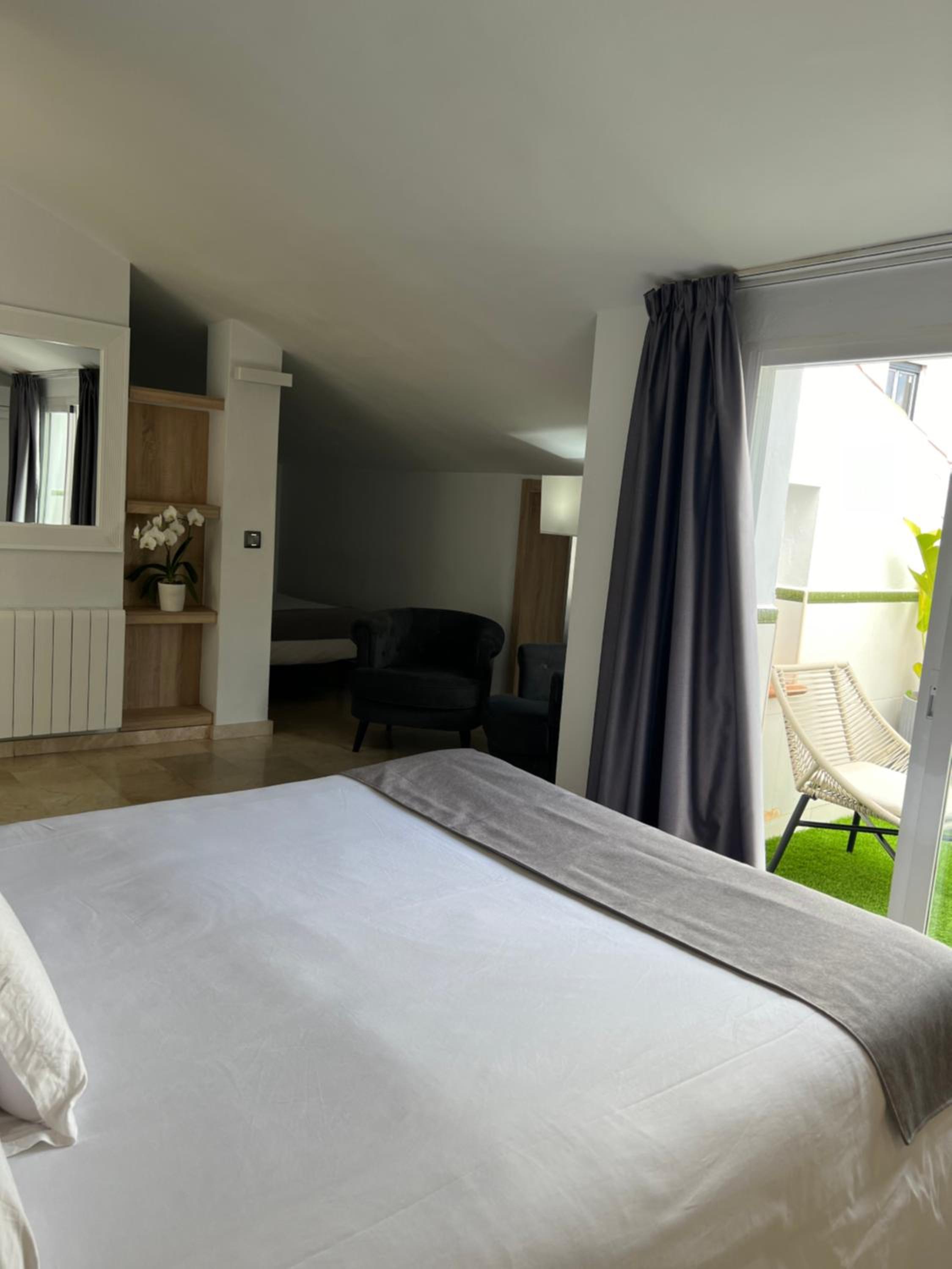 Quadruple Room - Photo 2