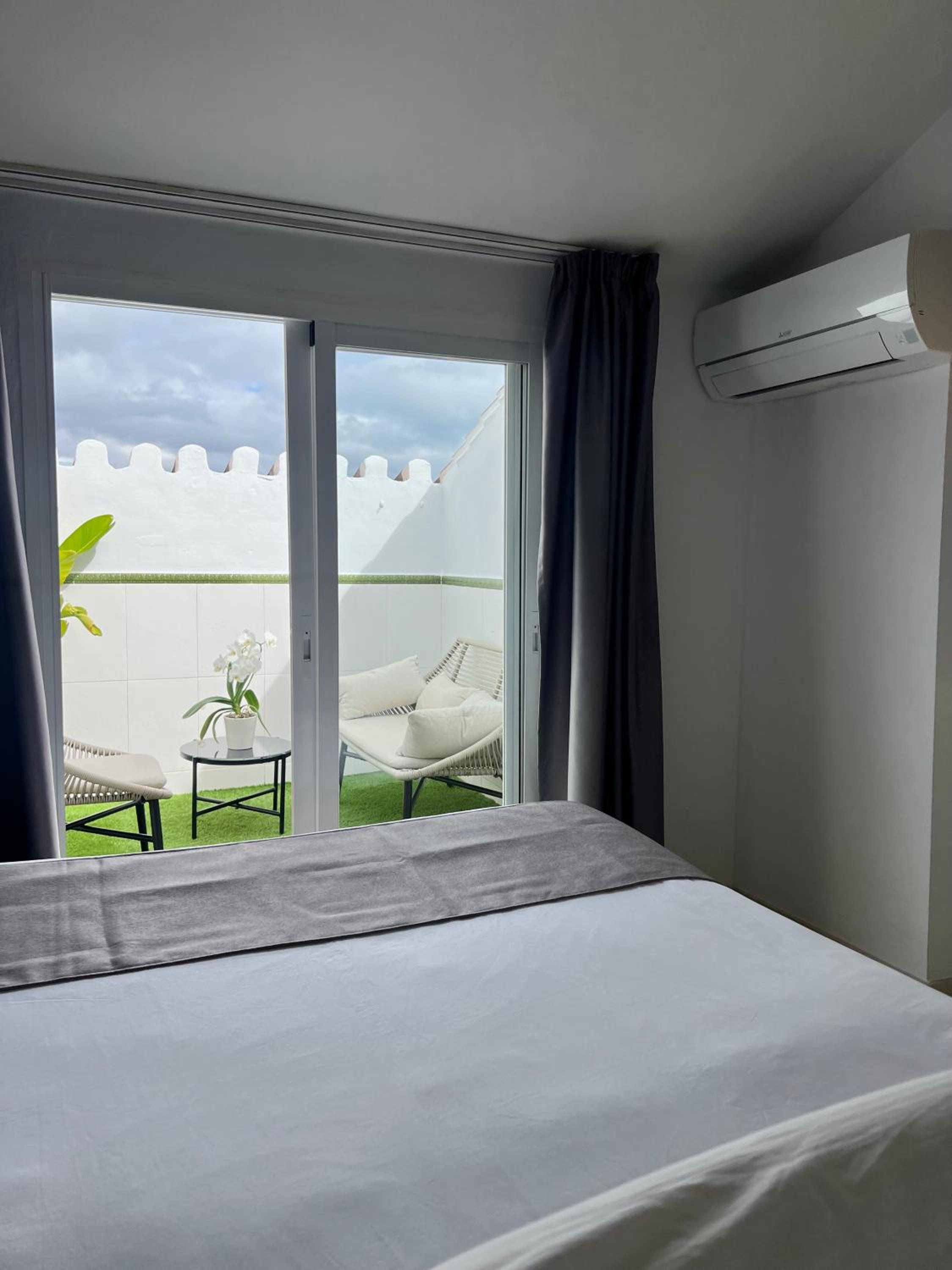 Quadruple Room - Photo 11