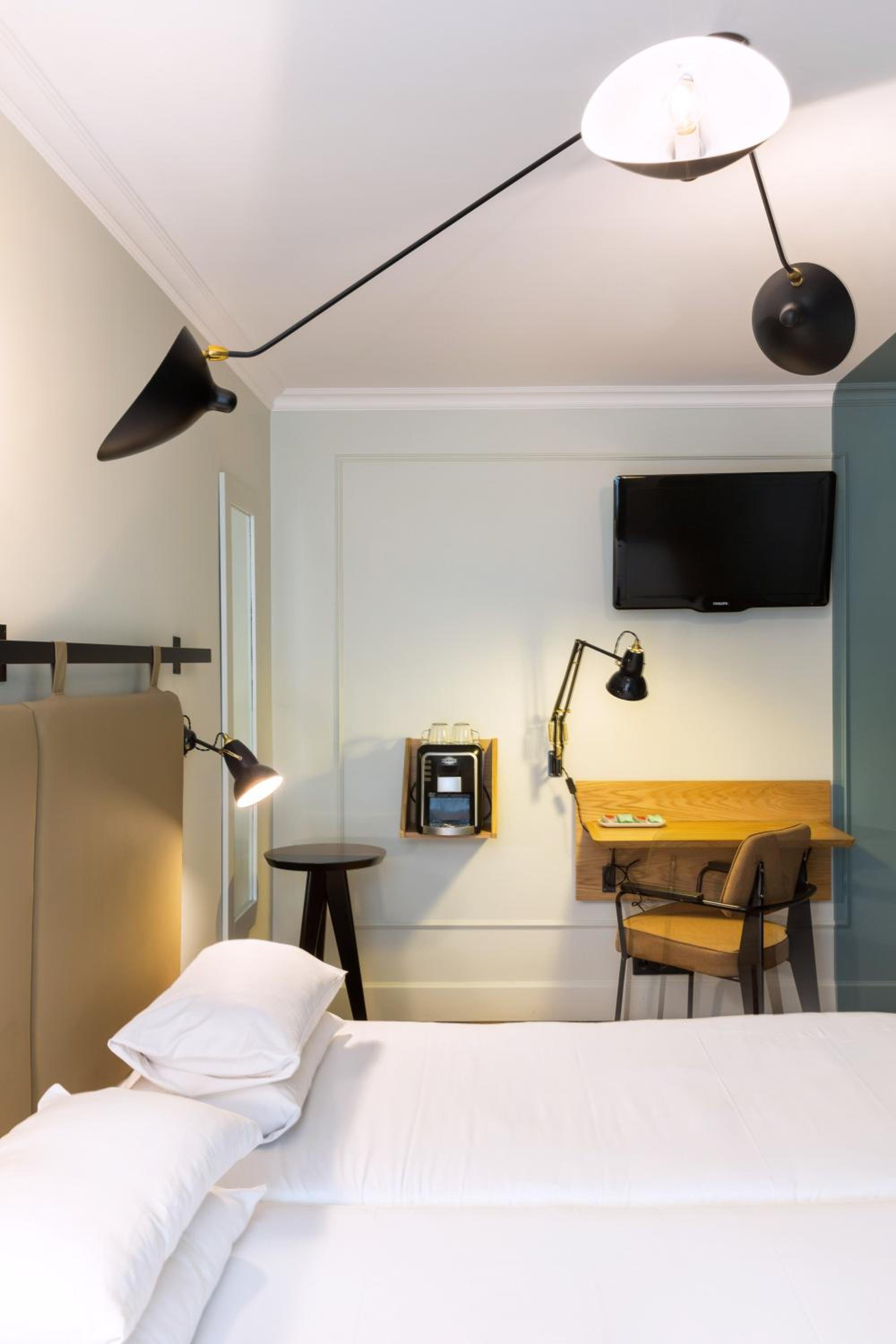 Twin Room thumbnail 6