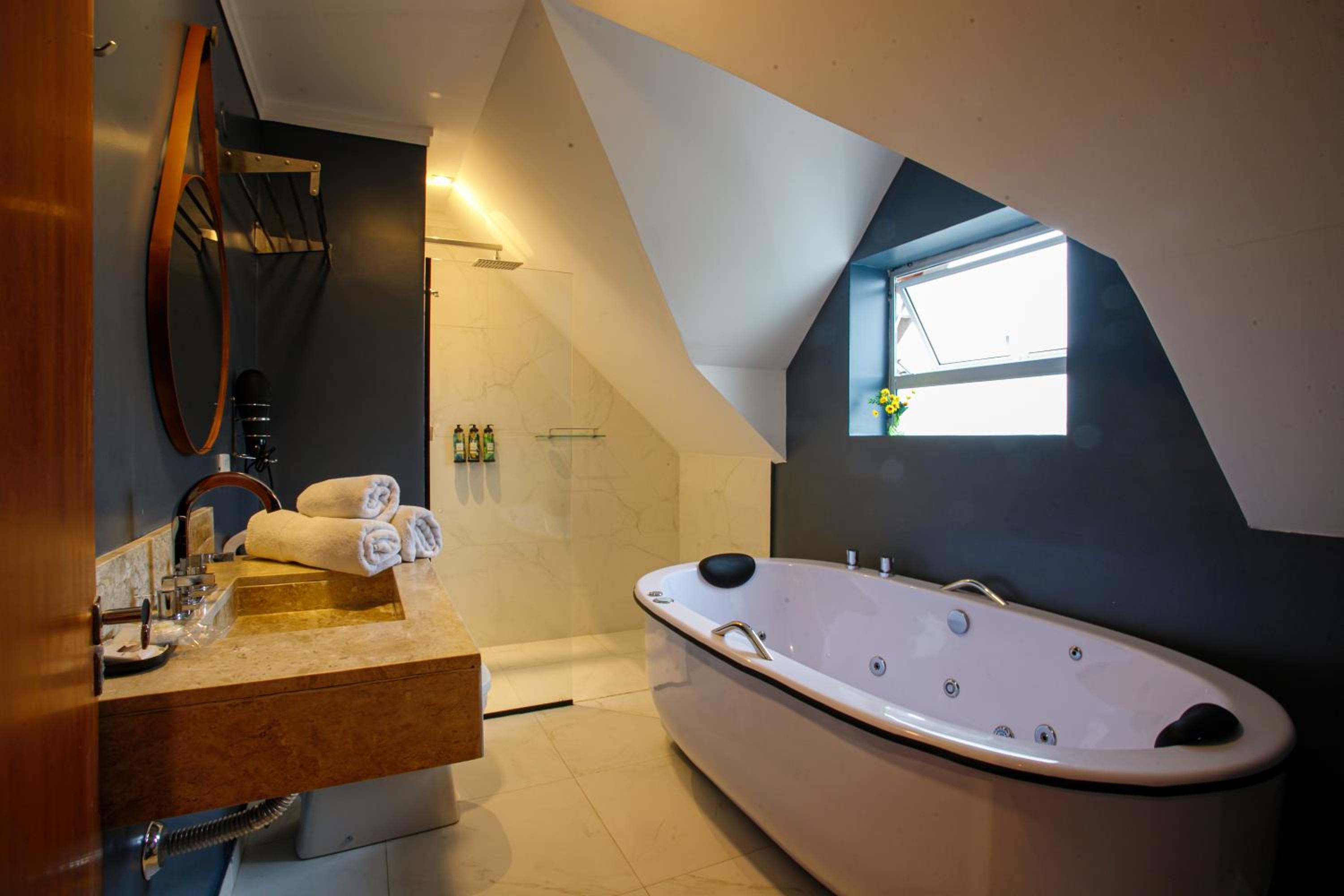Deluxe Double Room with Bath photo 2