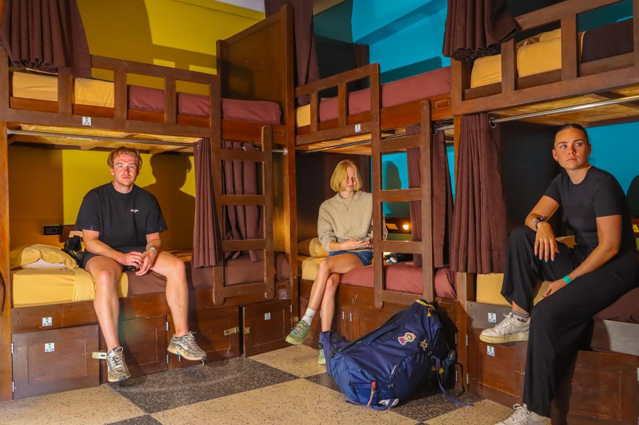 Deluxe Pod-Style 16-Bed Dormitory Room with Shared Bathroom photo 2