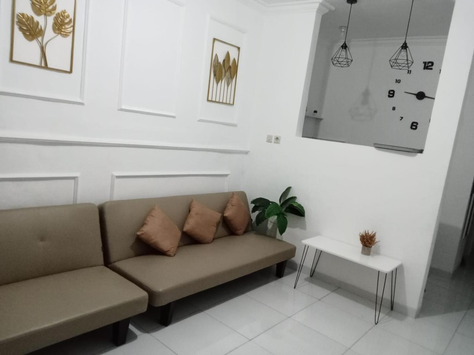 Five-Bedroom House photo 1