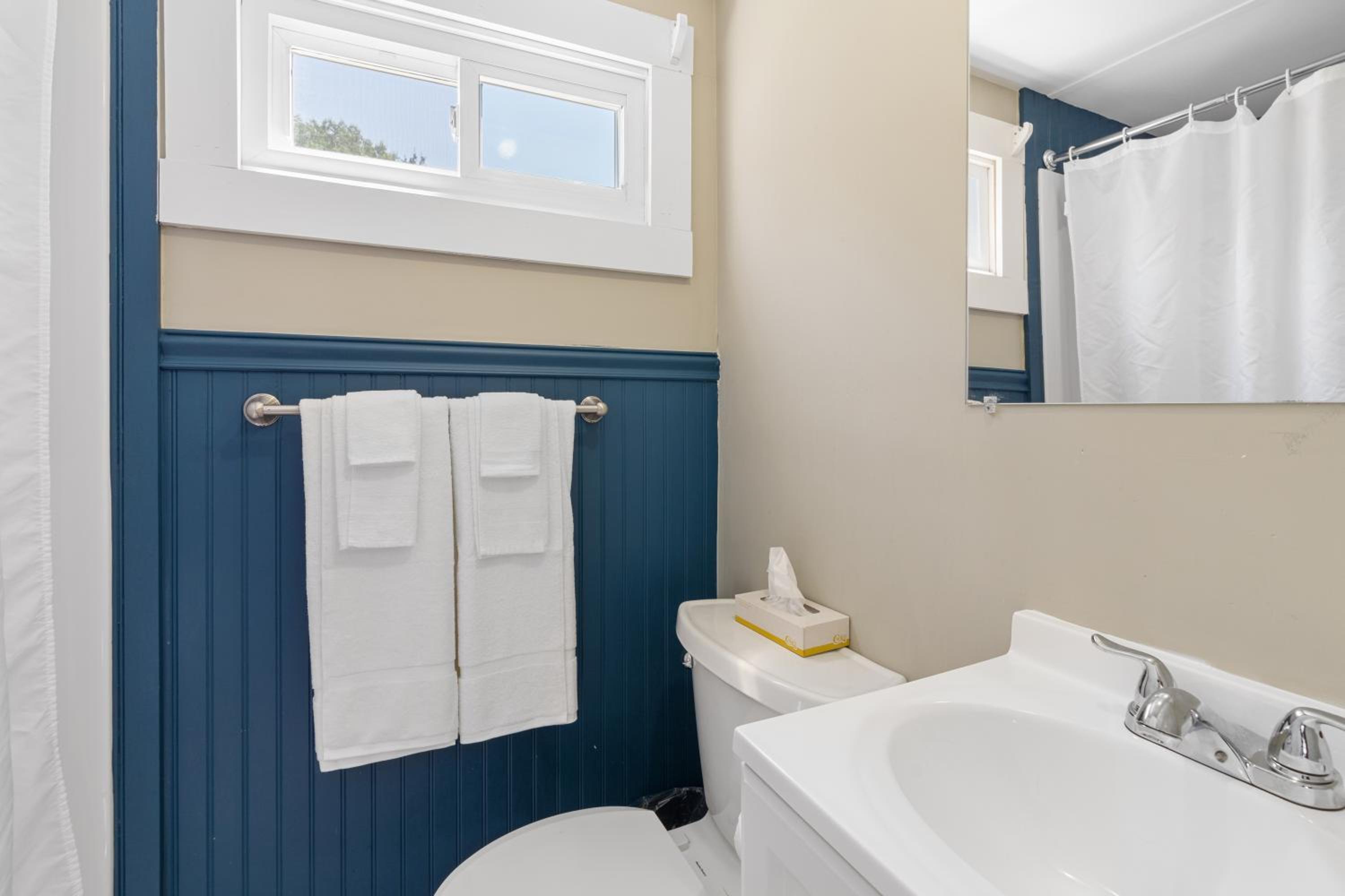 Two-Bedroom Cottage - Photo 7