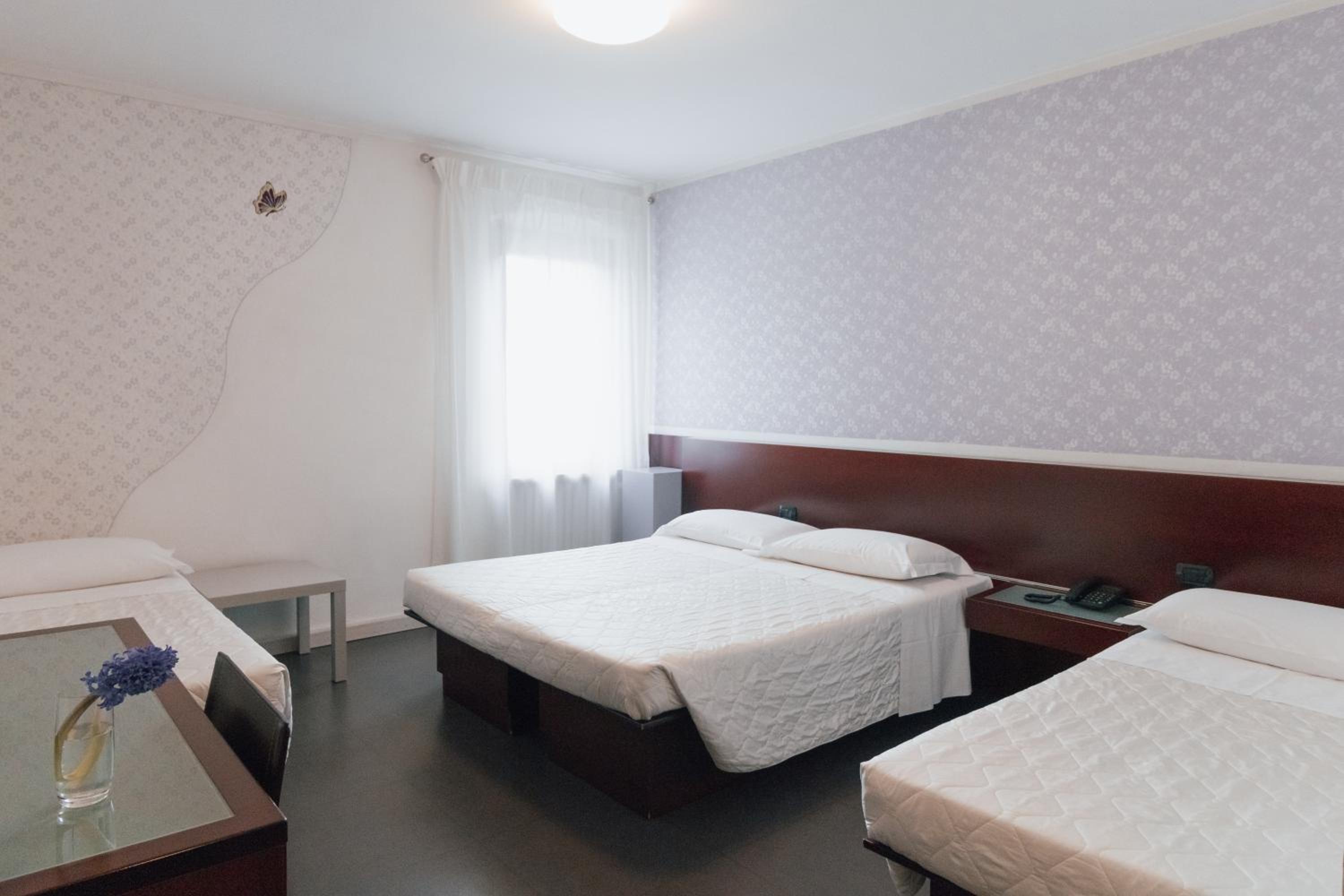 Quadruple Room - Photo 3
