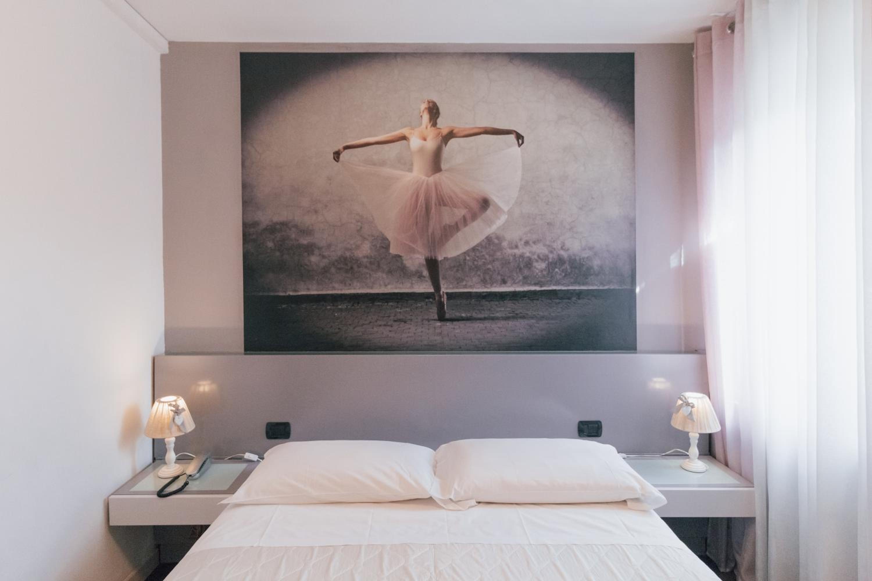 Double Room - Photo 10
