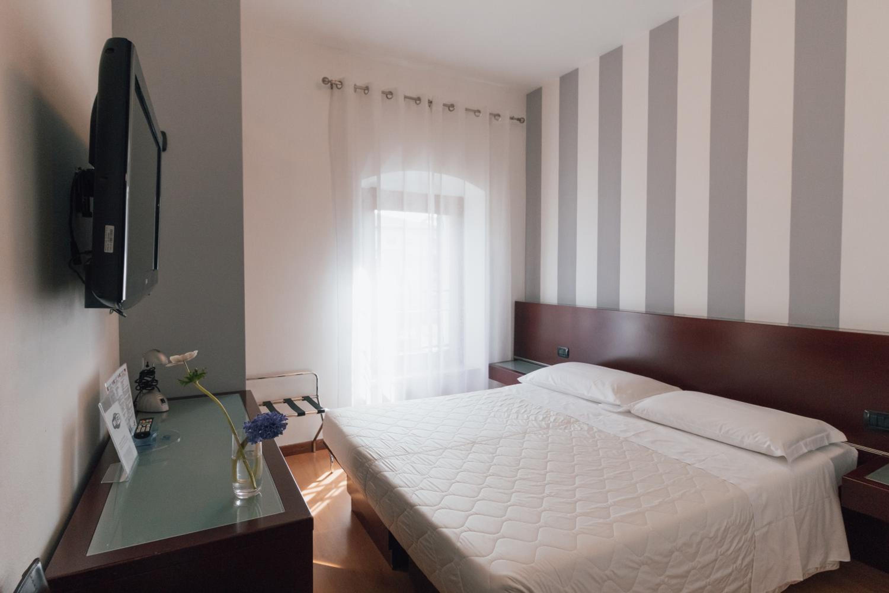 Double Room - Photo 9