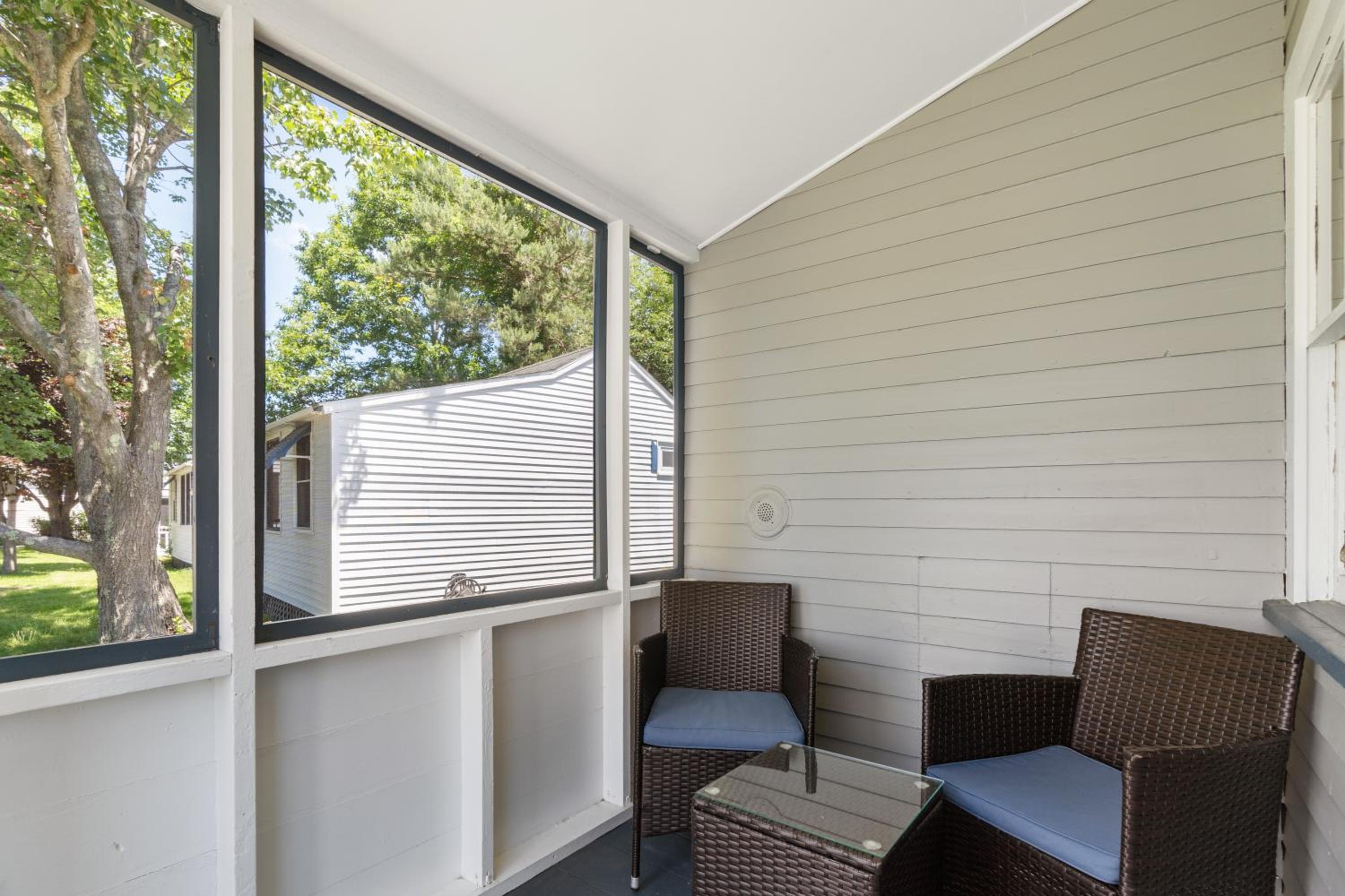 Two-Bedroom Cottage - Photo 3