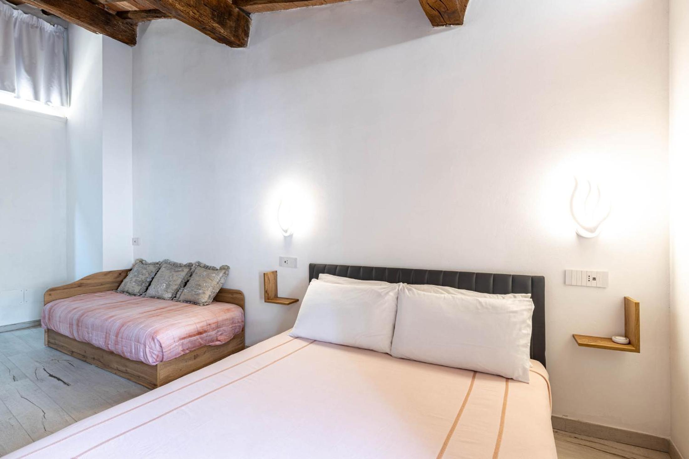 Triple Room with Private Bathroom - Photo 3