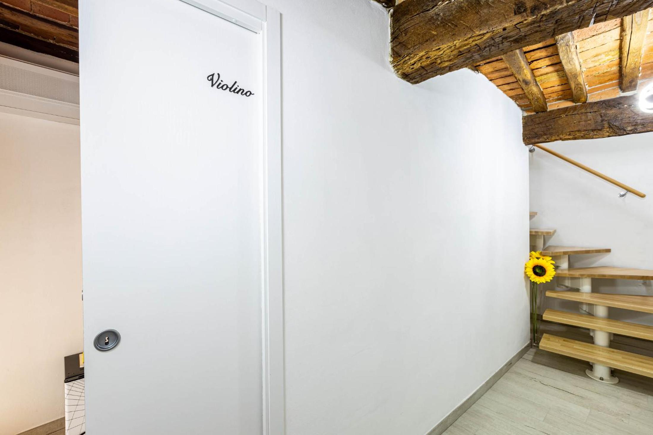 Double Room with Private Bathroom - Photo 12