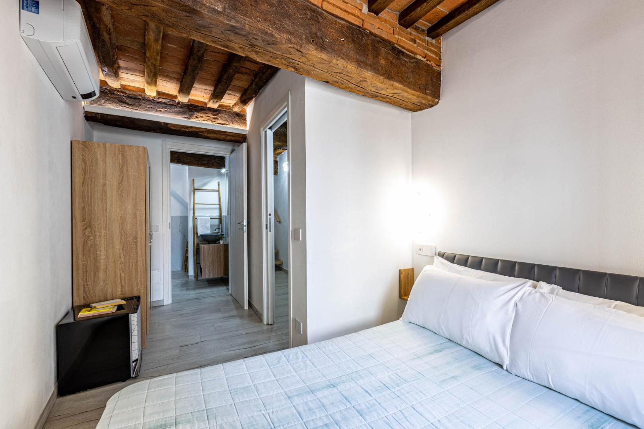 Double Room with Private Bathroom - Photo 1