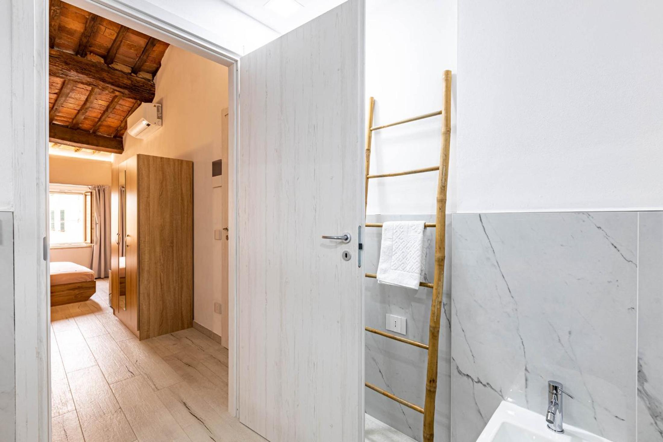 Triple Room with Private Bathroom - Photo 4