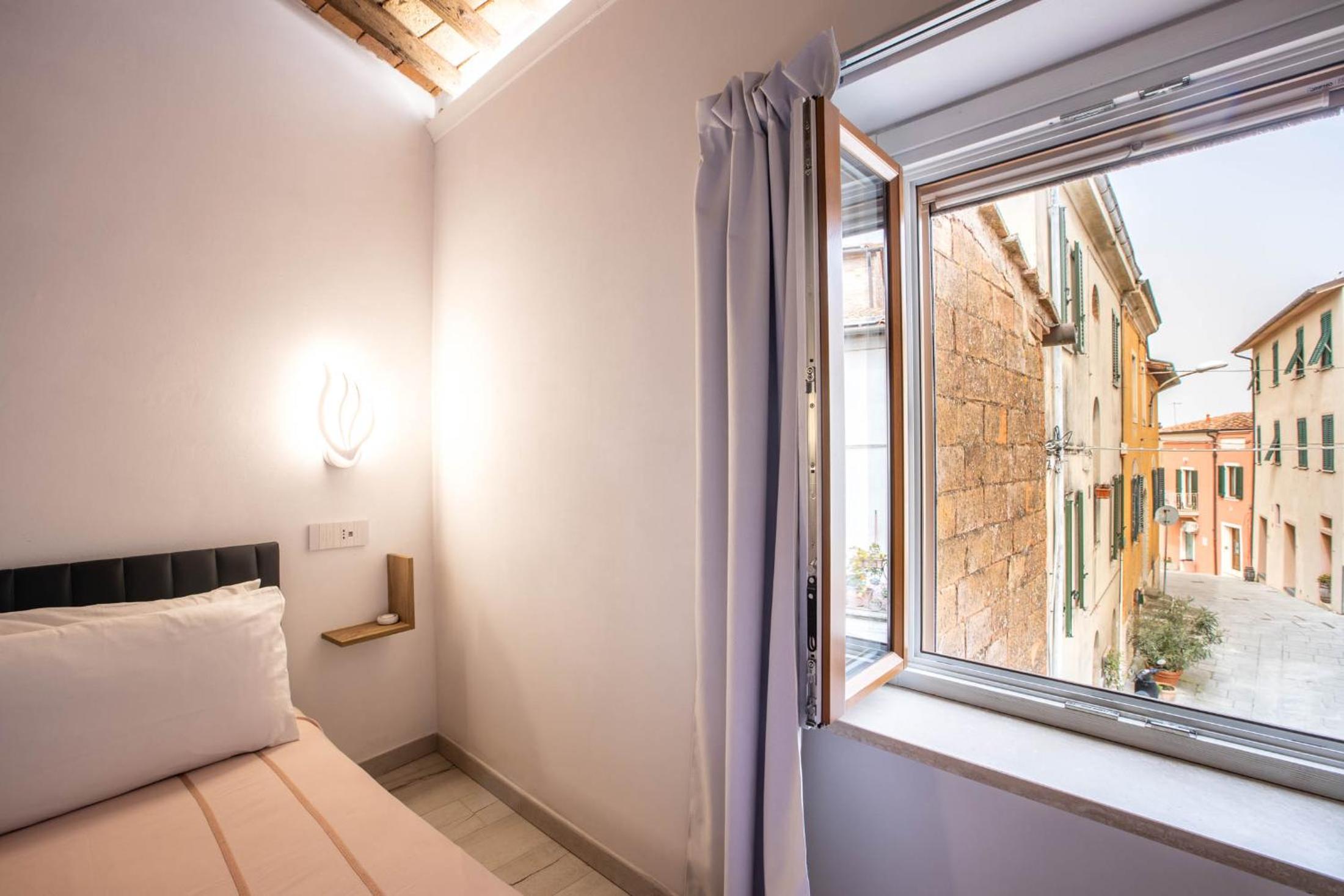 Triple Room with Private Bathroom - Photo 10