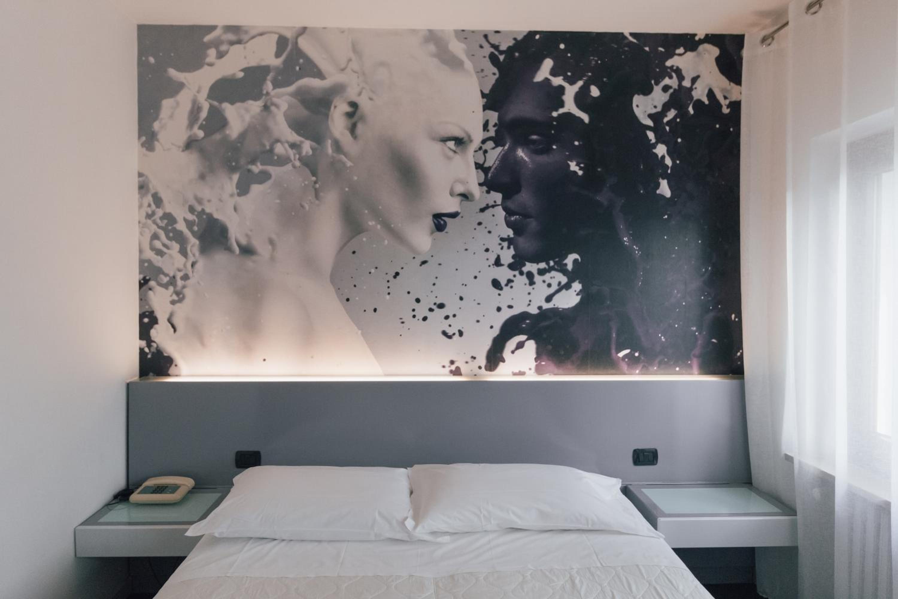 Double Room - Photo 8