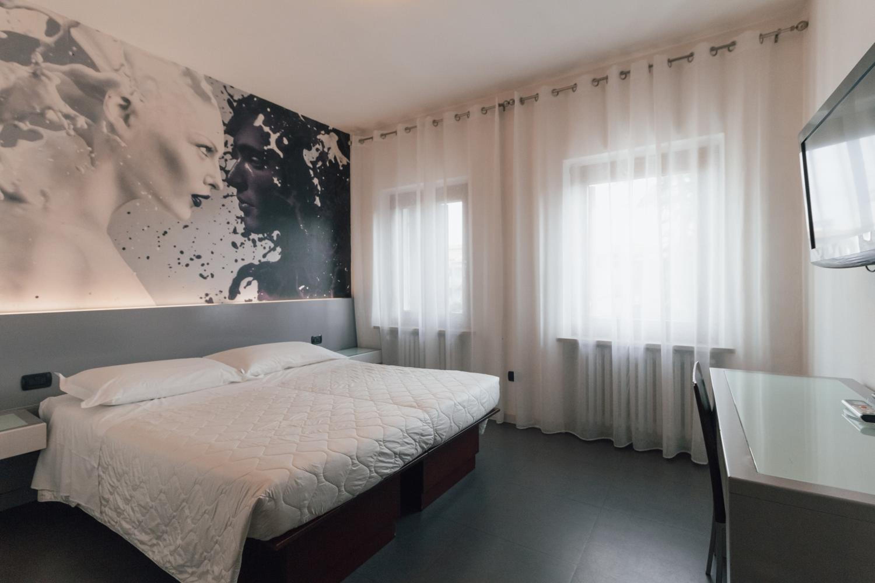 Double Room - Photo 15