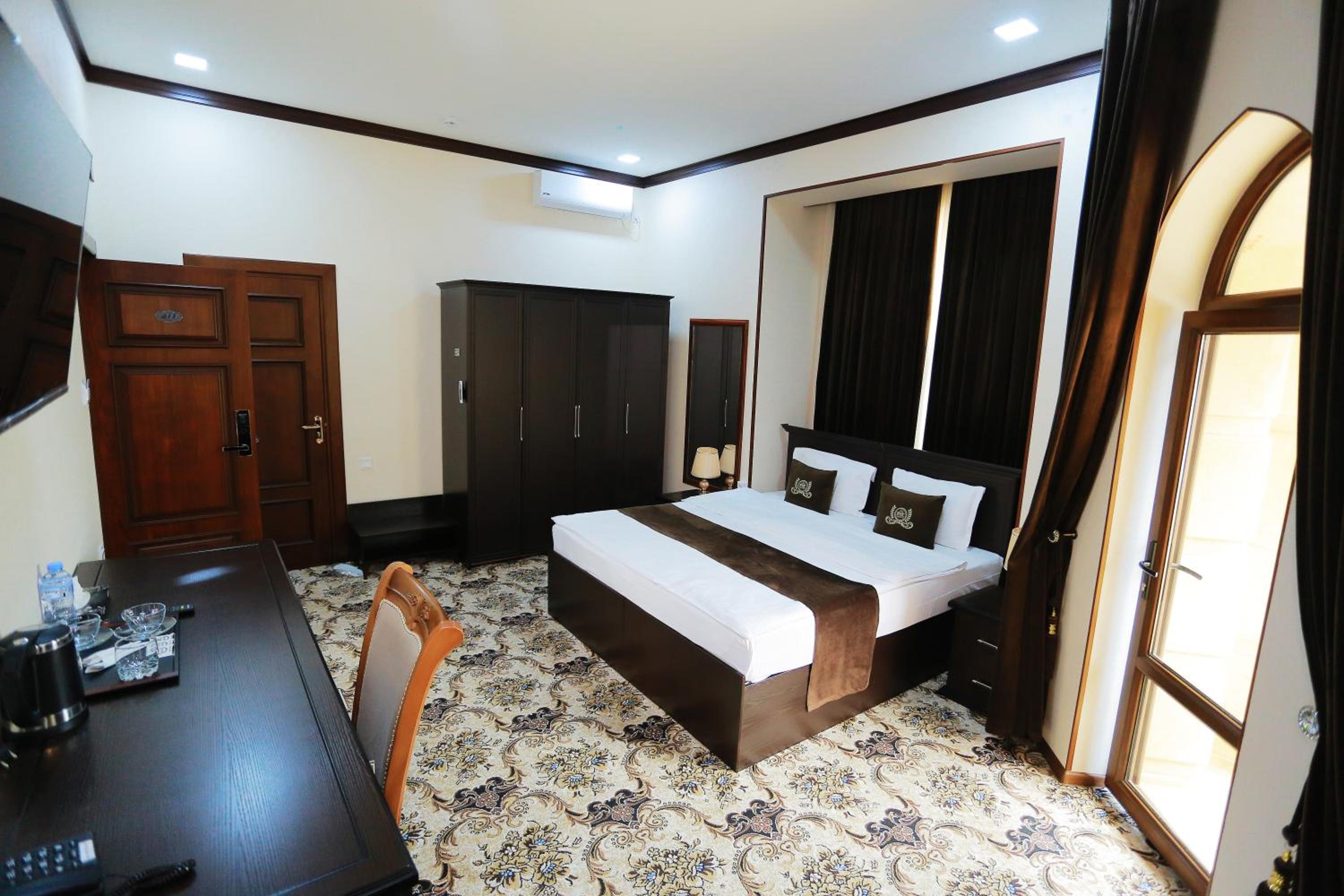 Large Double Room photo 3