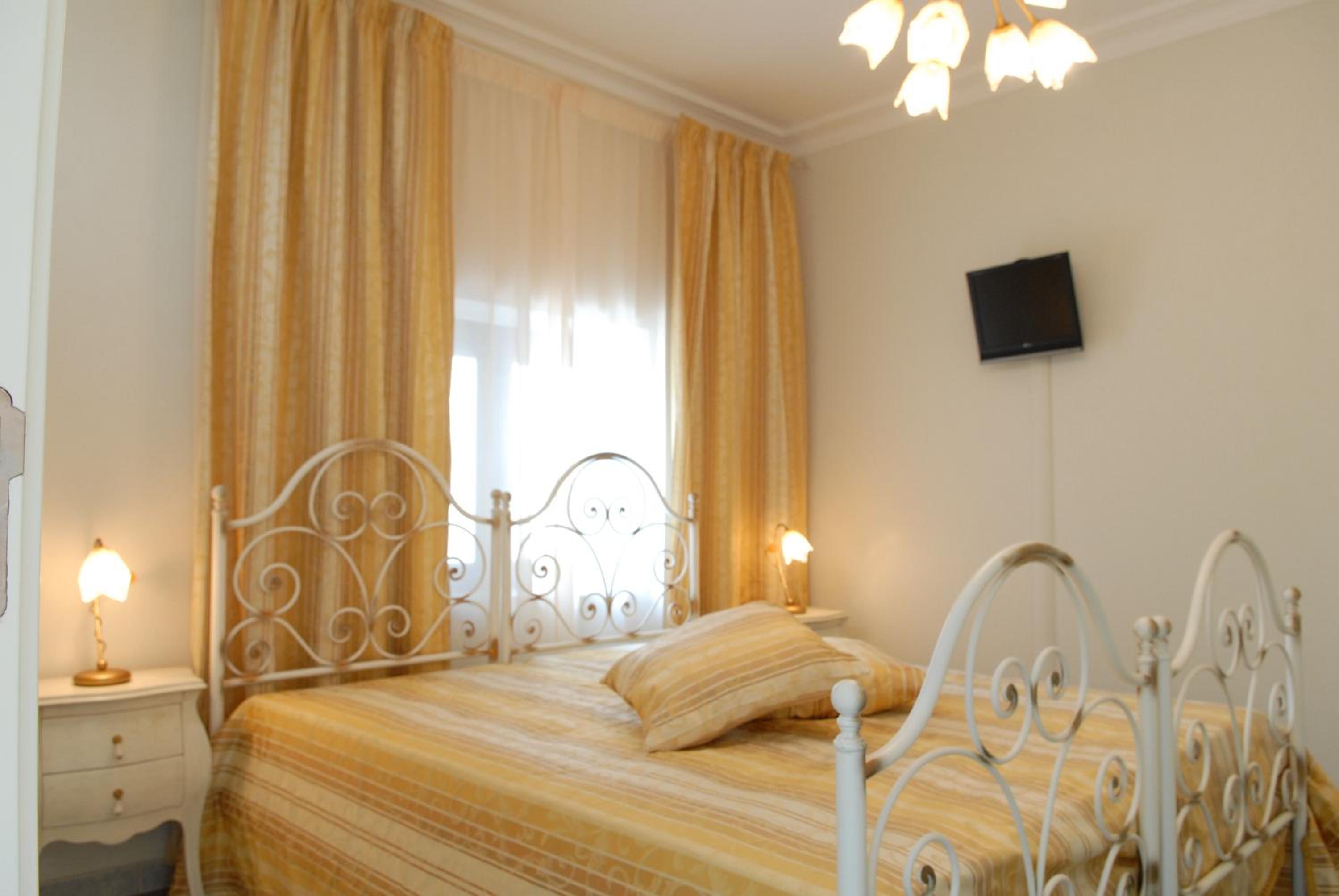 Double or Twin Room with Bathroom