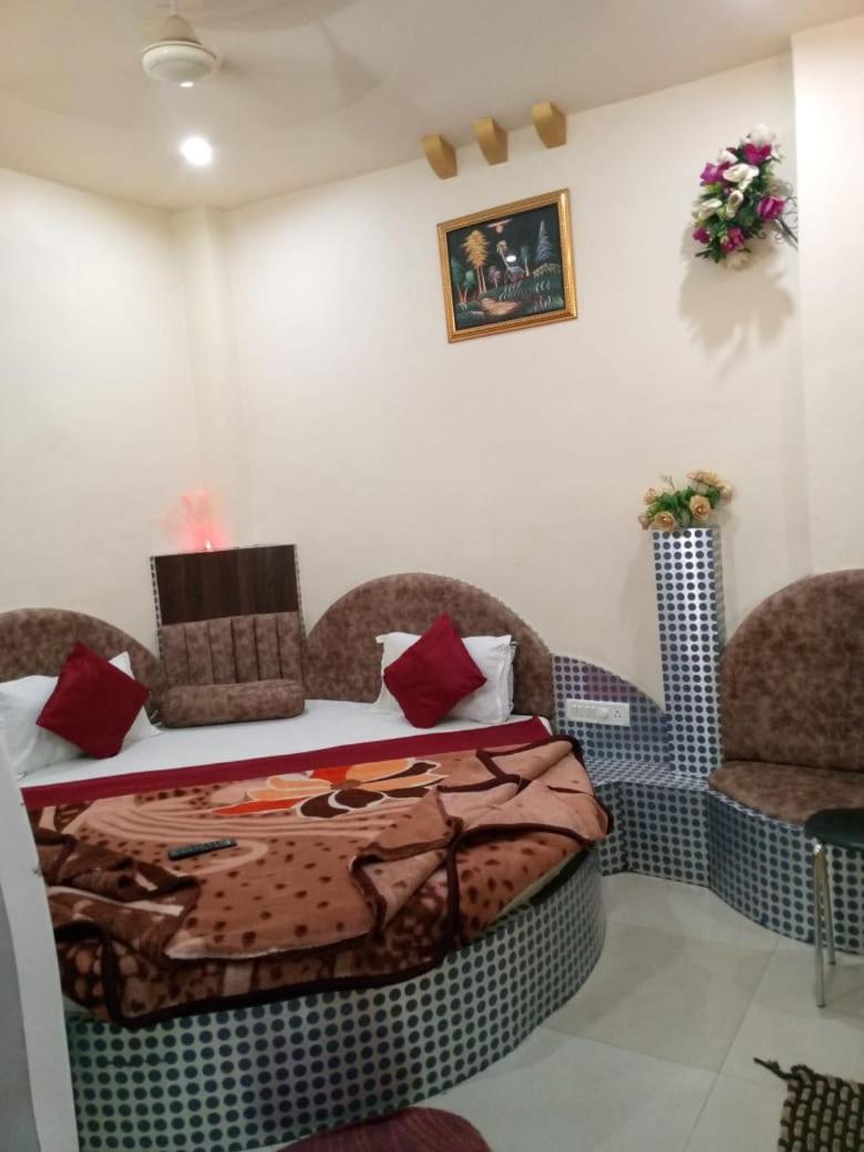 Deluxe Double Room (2 Adults + 1 Child)