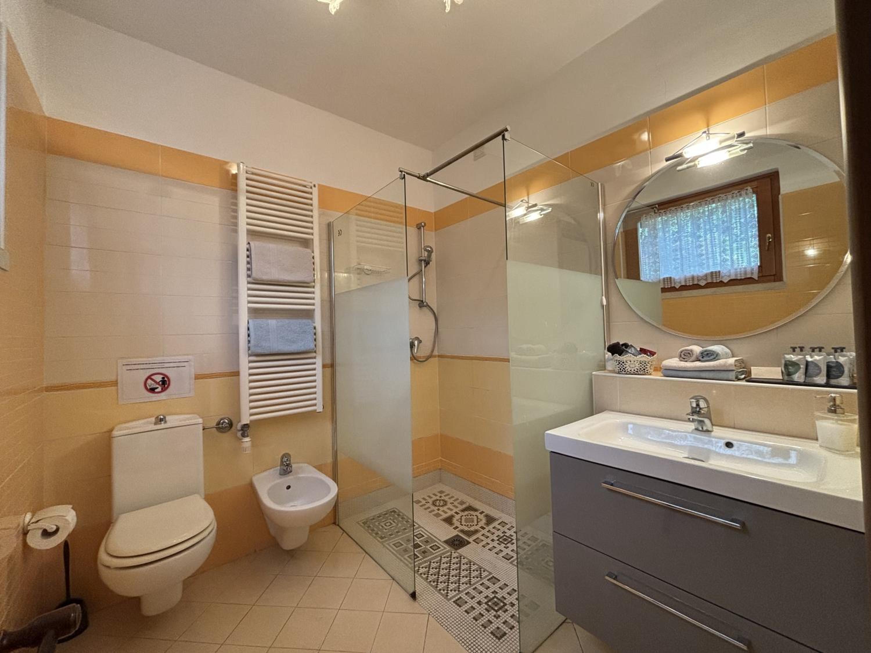 Standard Double Room - Photo 6