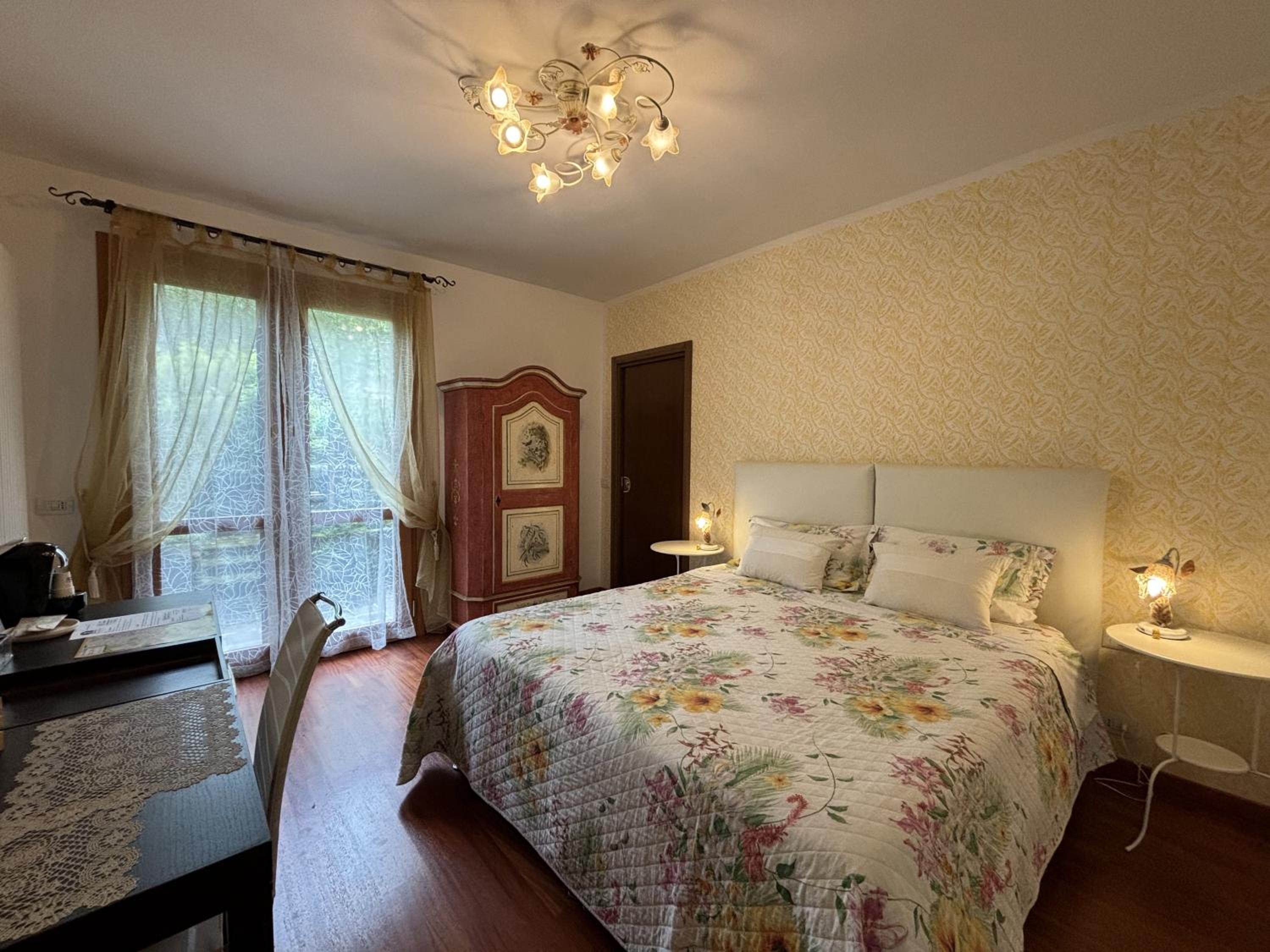 Standard Double Room - Photo 10