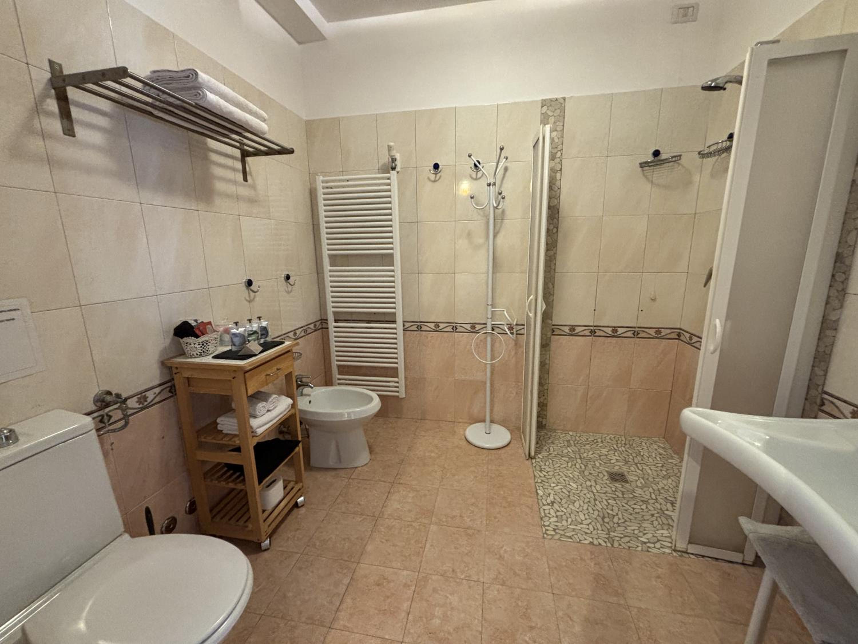 Standard Double Room - Photo 15