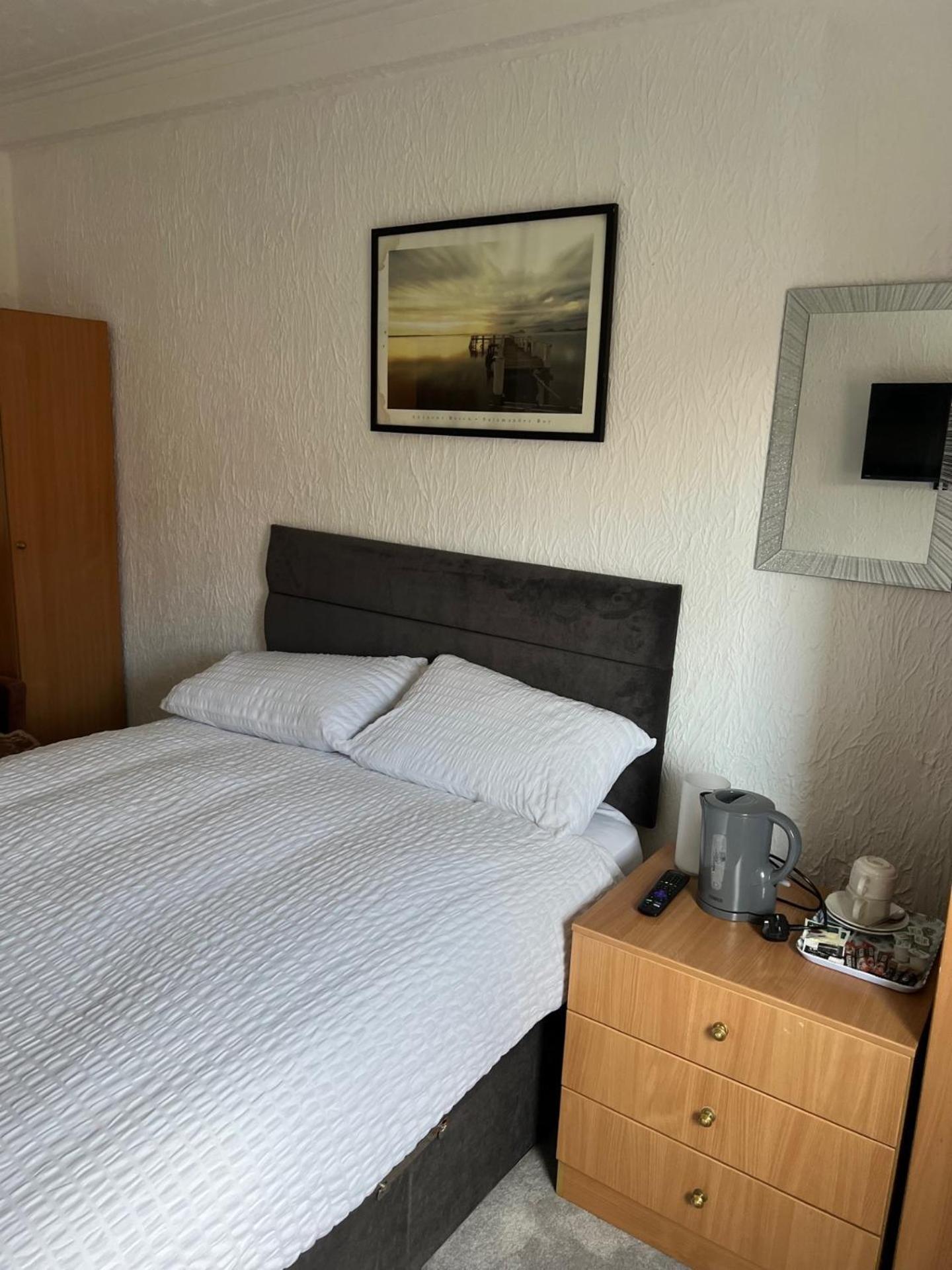Double Room With Shared Bathroom photo 2