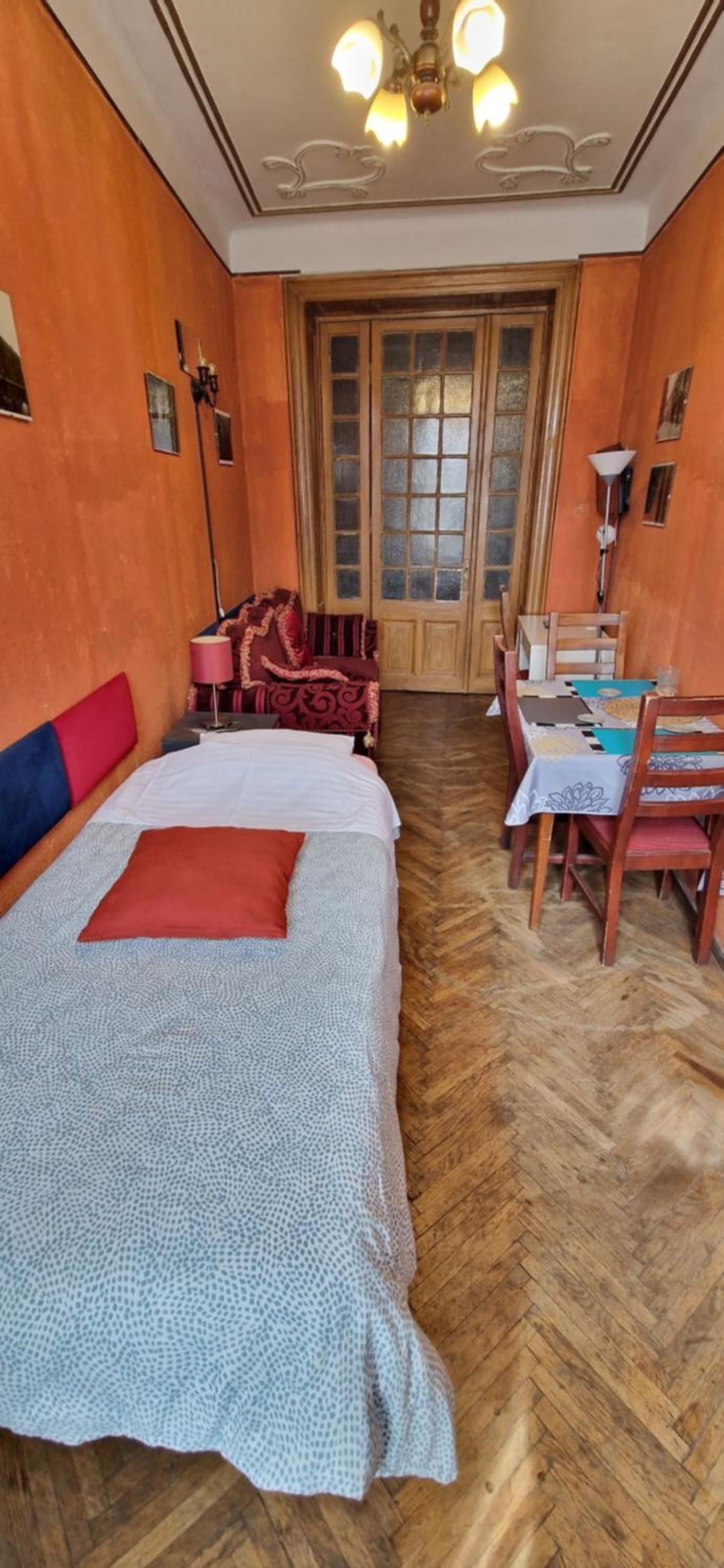 One-Bedroom Apartment - Photo 8