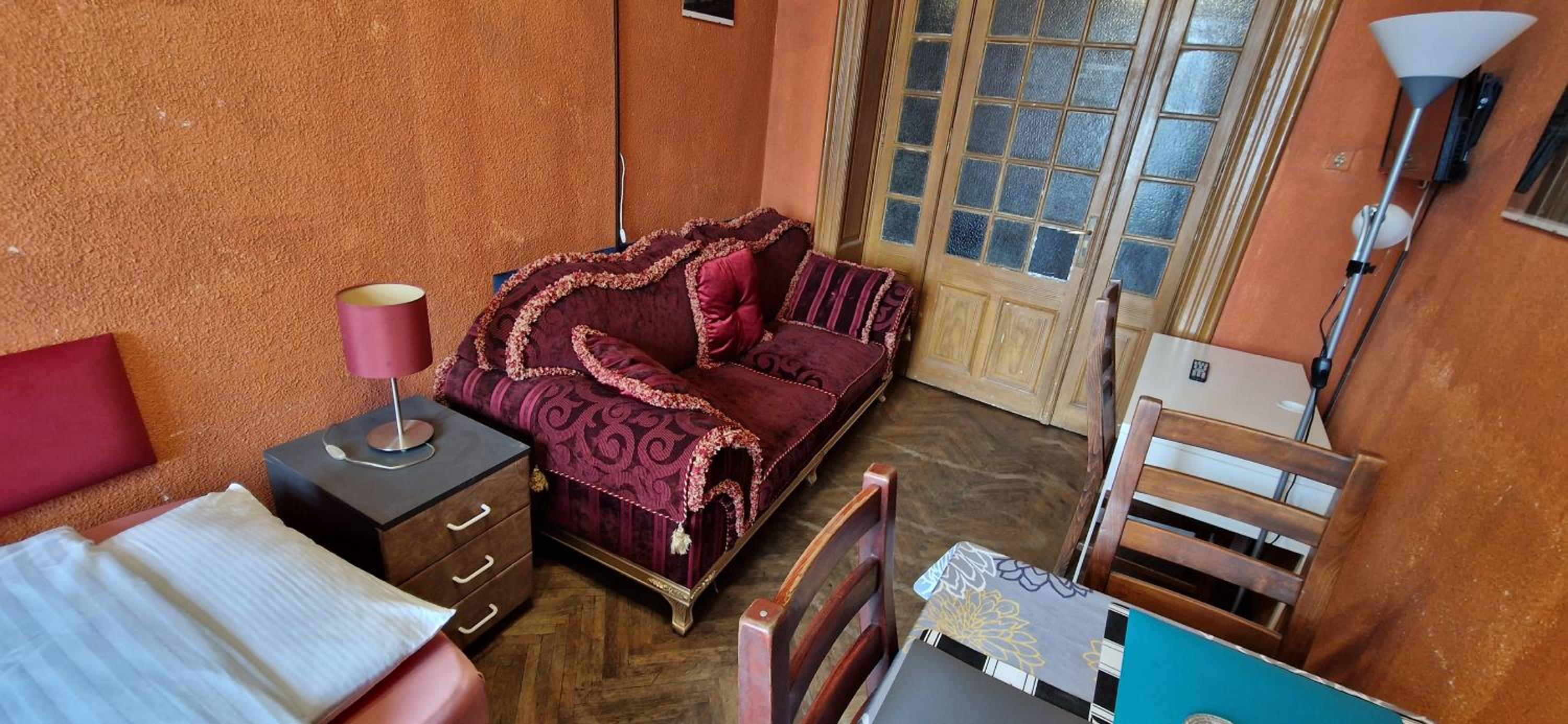 One-Bedroom Apartment - Photo 6