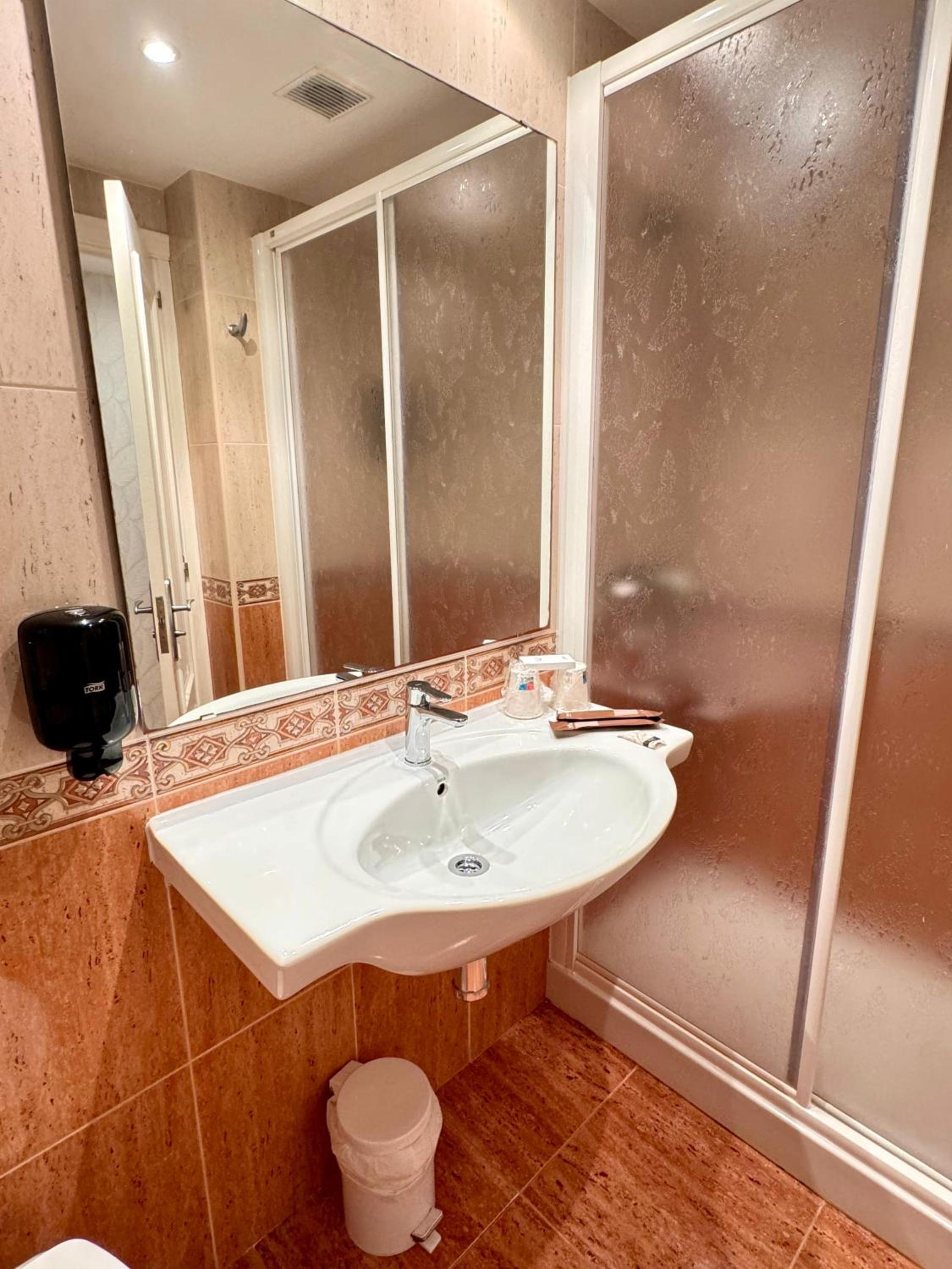 Budget Double Room photo 2