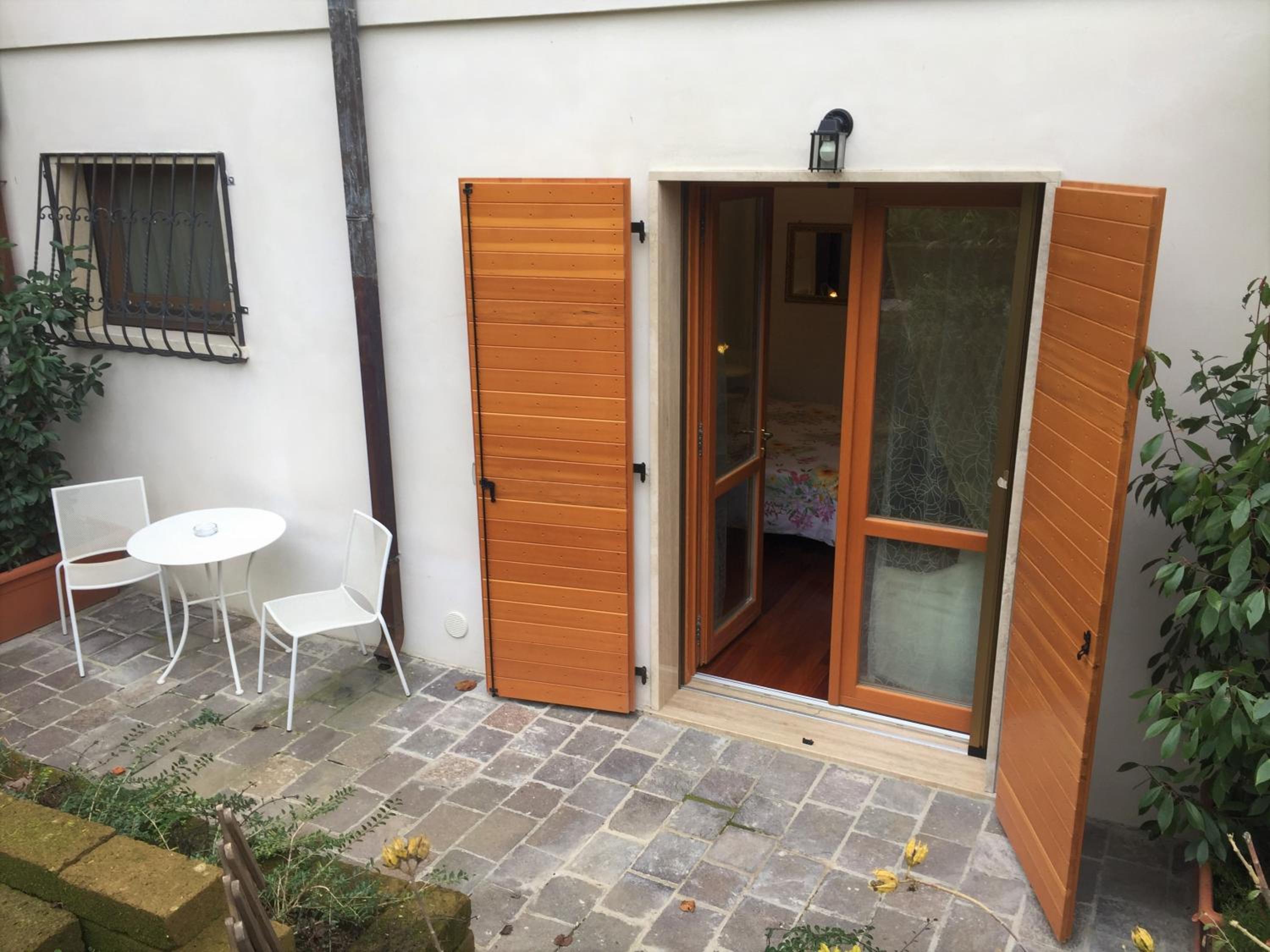 Standard Double Room - Photo 7