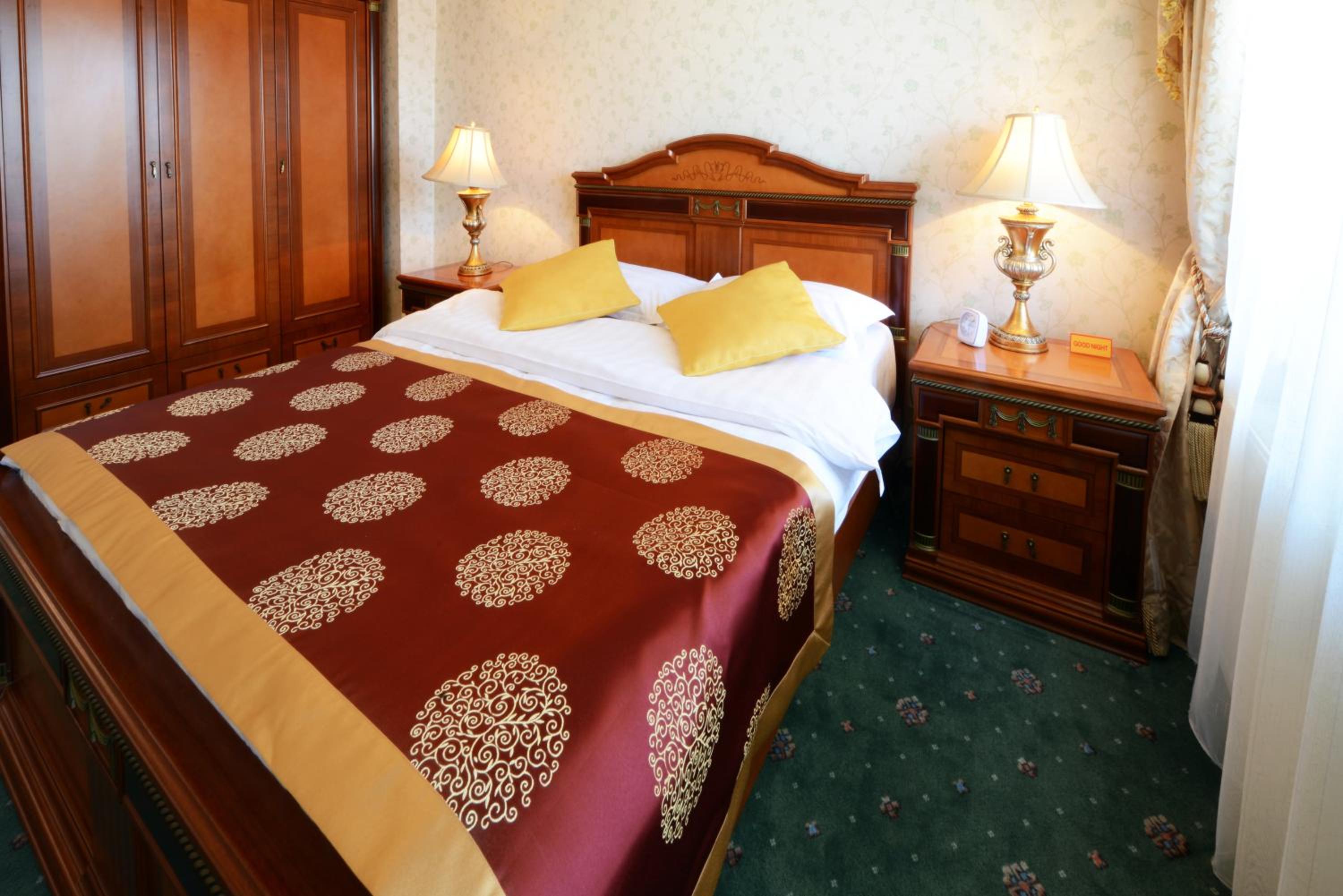 Deluxe Double or Twin Suite