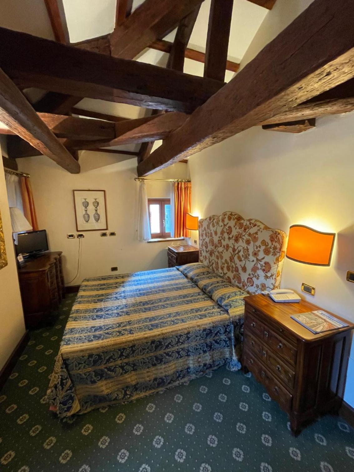 Budget Double Room thumbnail 6