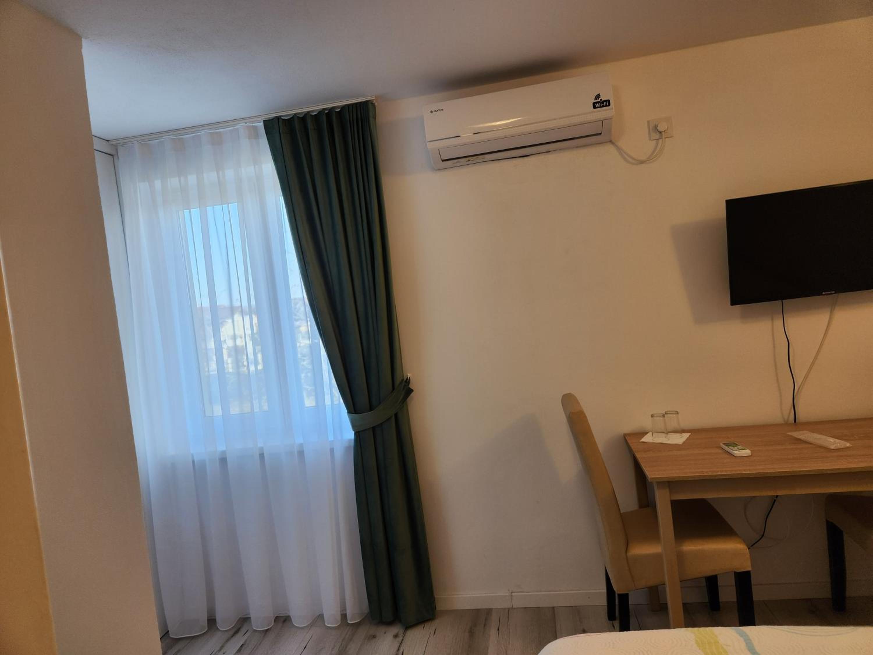 Double or Twin Room photo 3