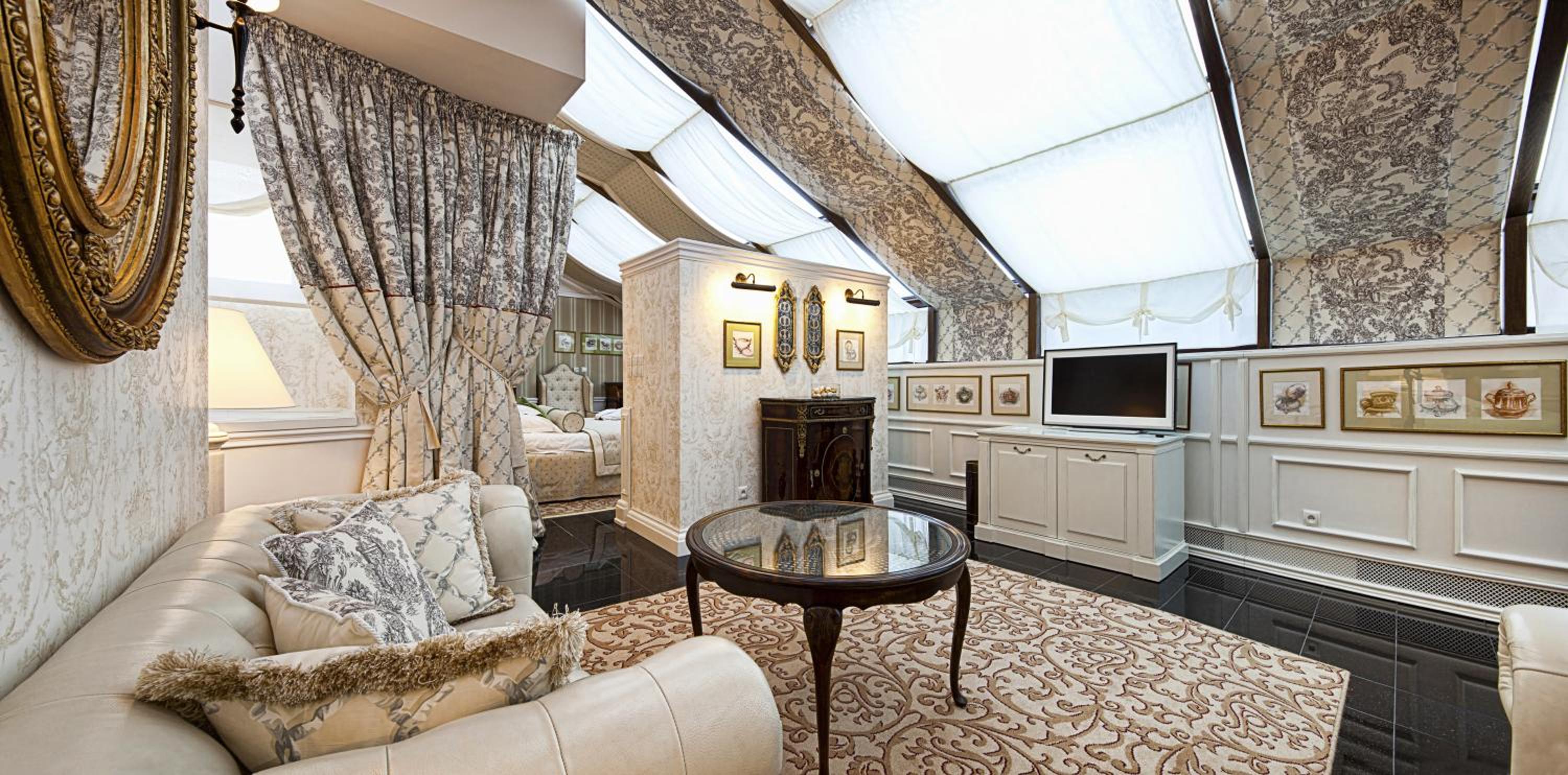 Luxury Suite - Photo 6