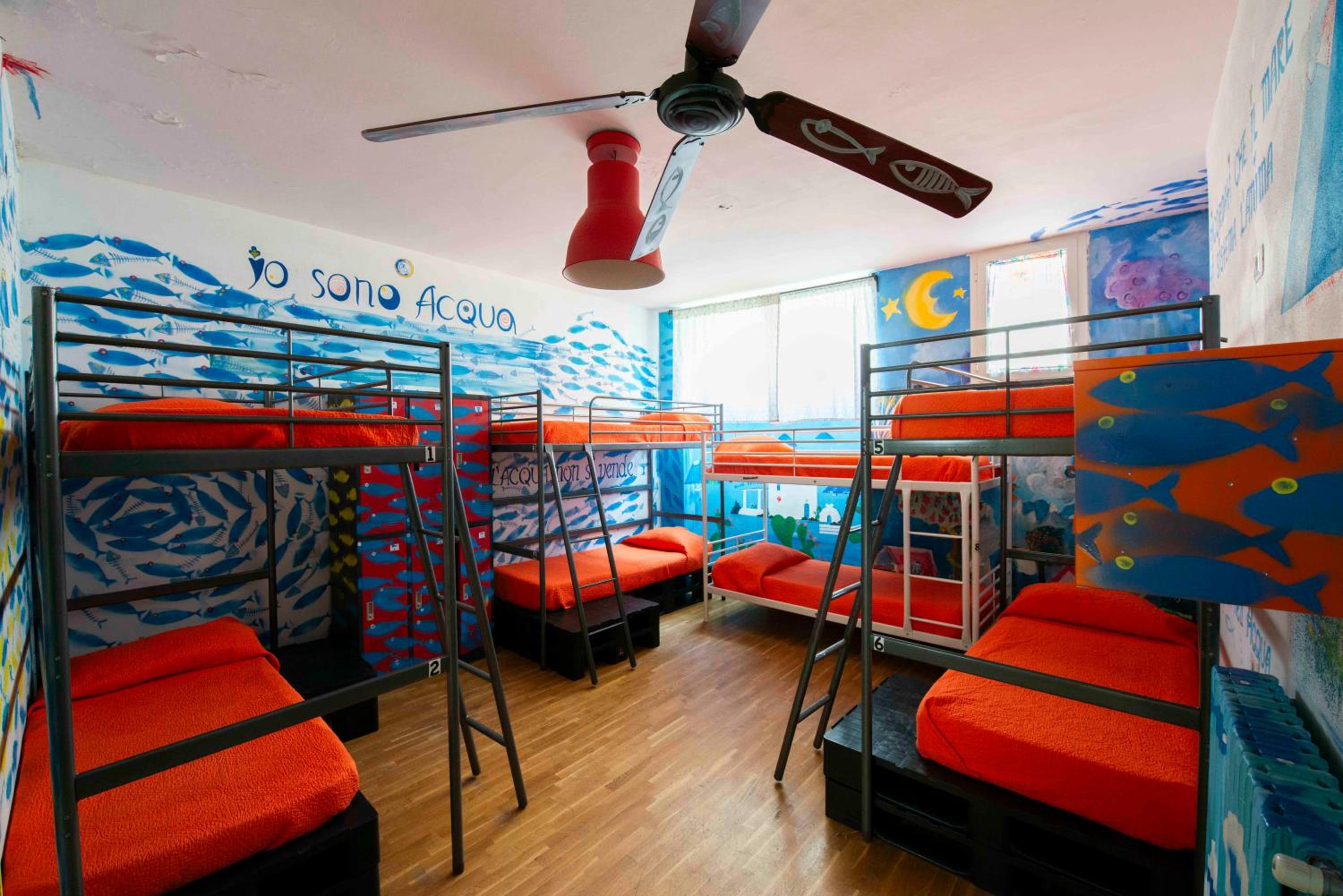 Bed in 8-Bed Mixed Dormitory Room photo 1