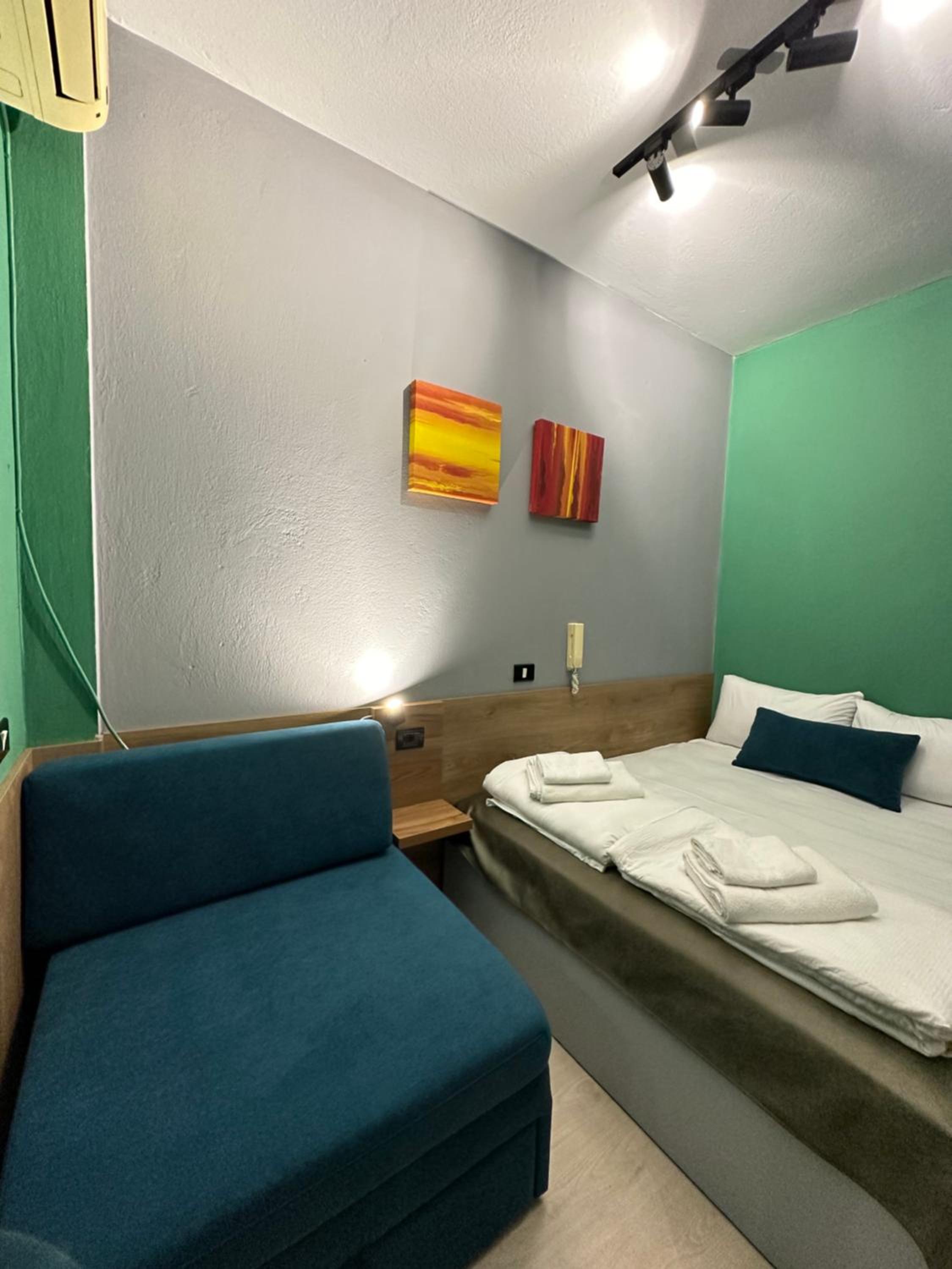 Deluxe Double Room with Balcony photo 1