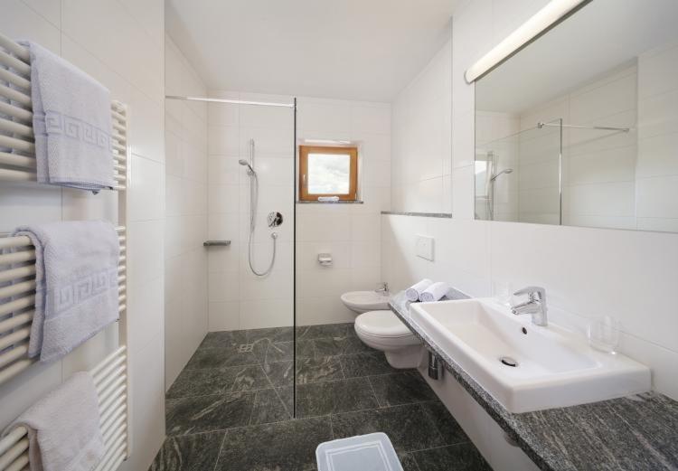 Quadruple Room with Balcony and Mountain View - Photo 13