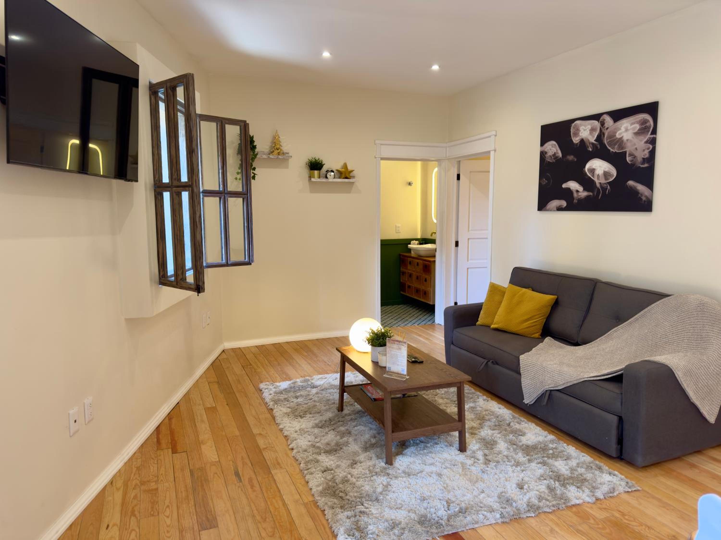 One-Bedroom Apartment photo 2
