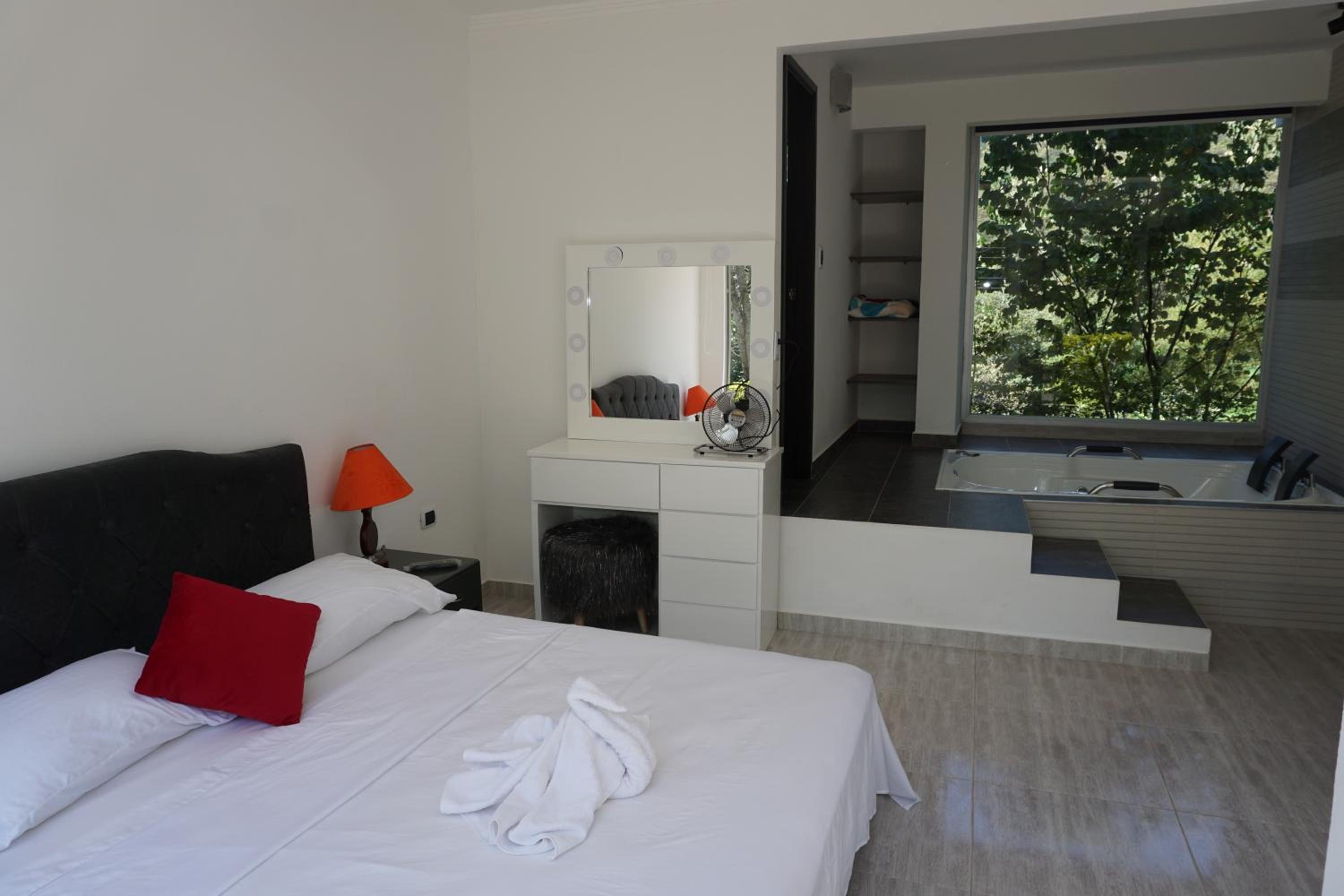 Double Room with Spa Bath photo 3