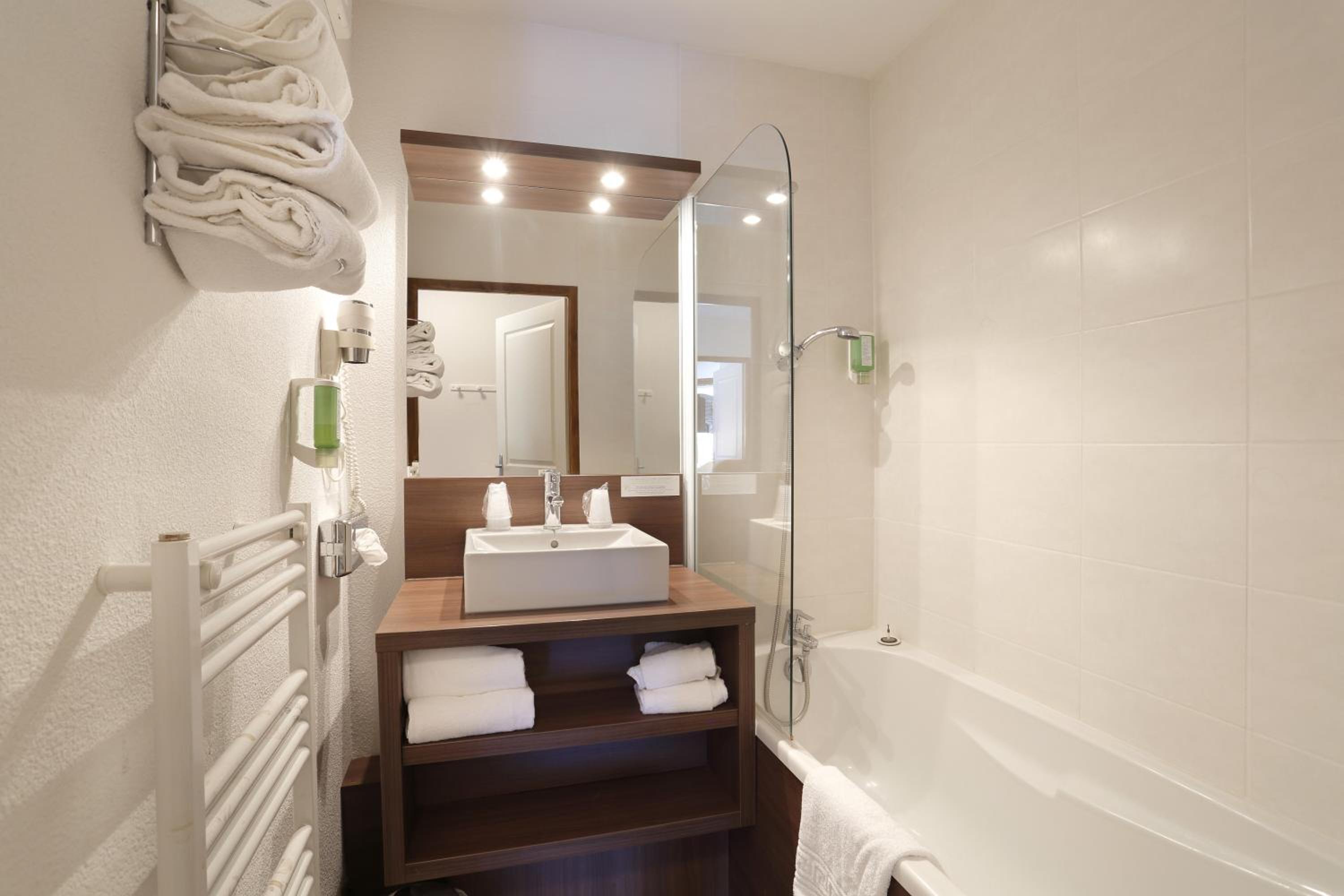 One-Bedroom Apartment - Photo 2