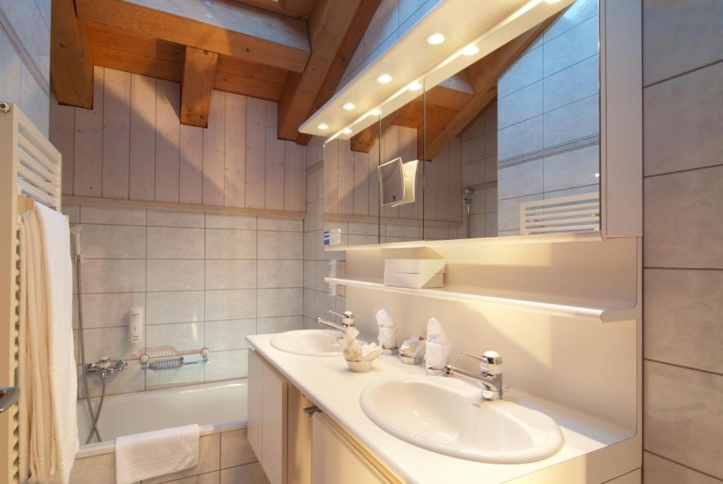Two bedroom family apartment thumbnail 5
