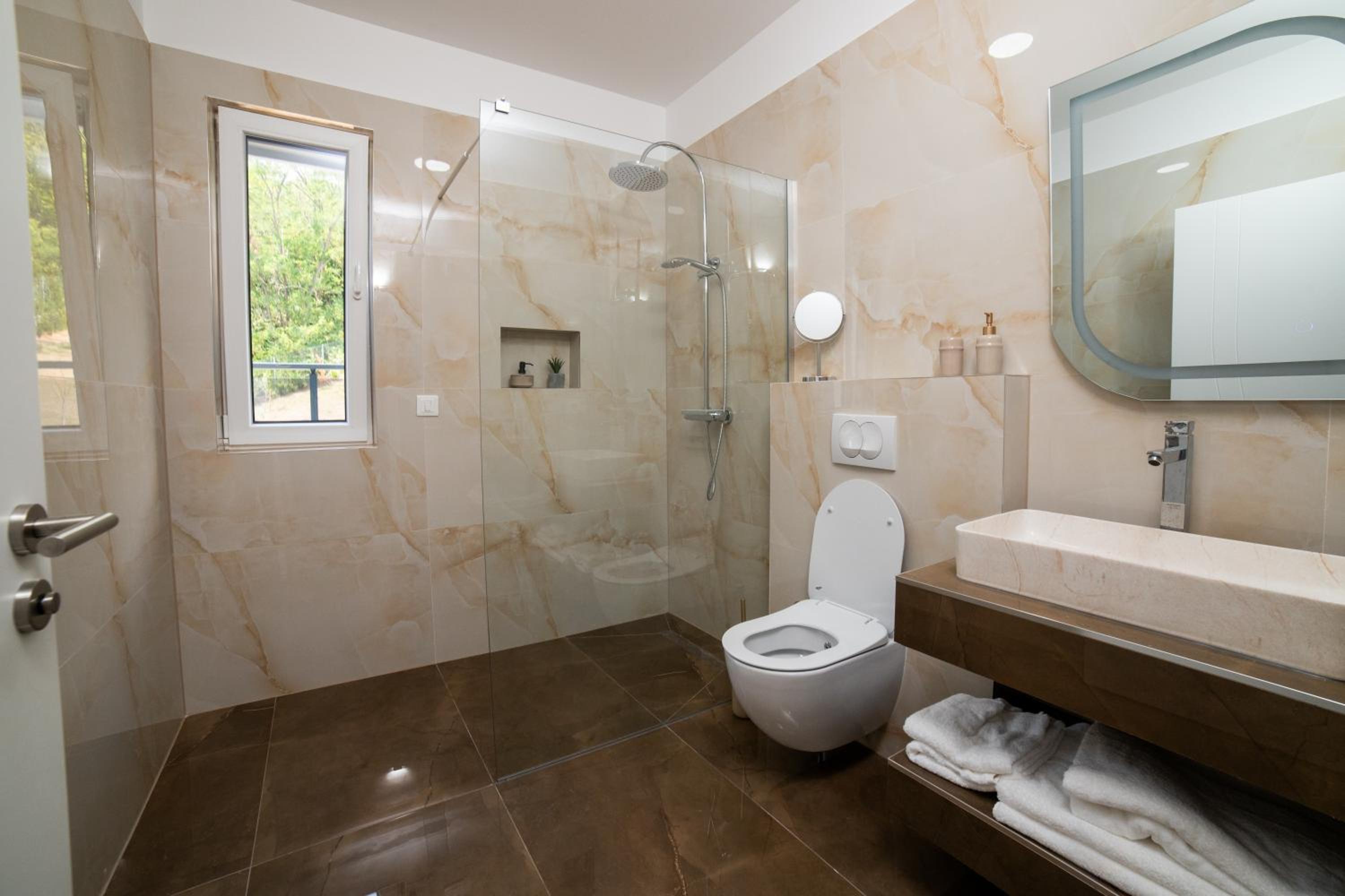 Deluxe Suite with Spa Bath